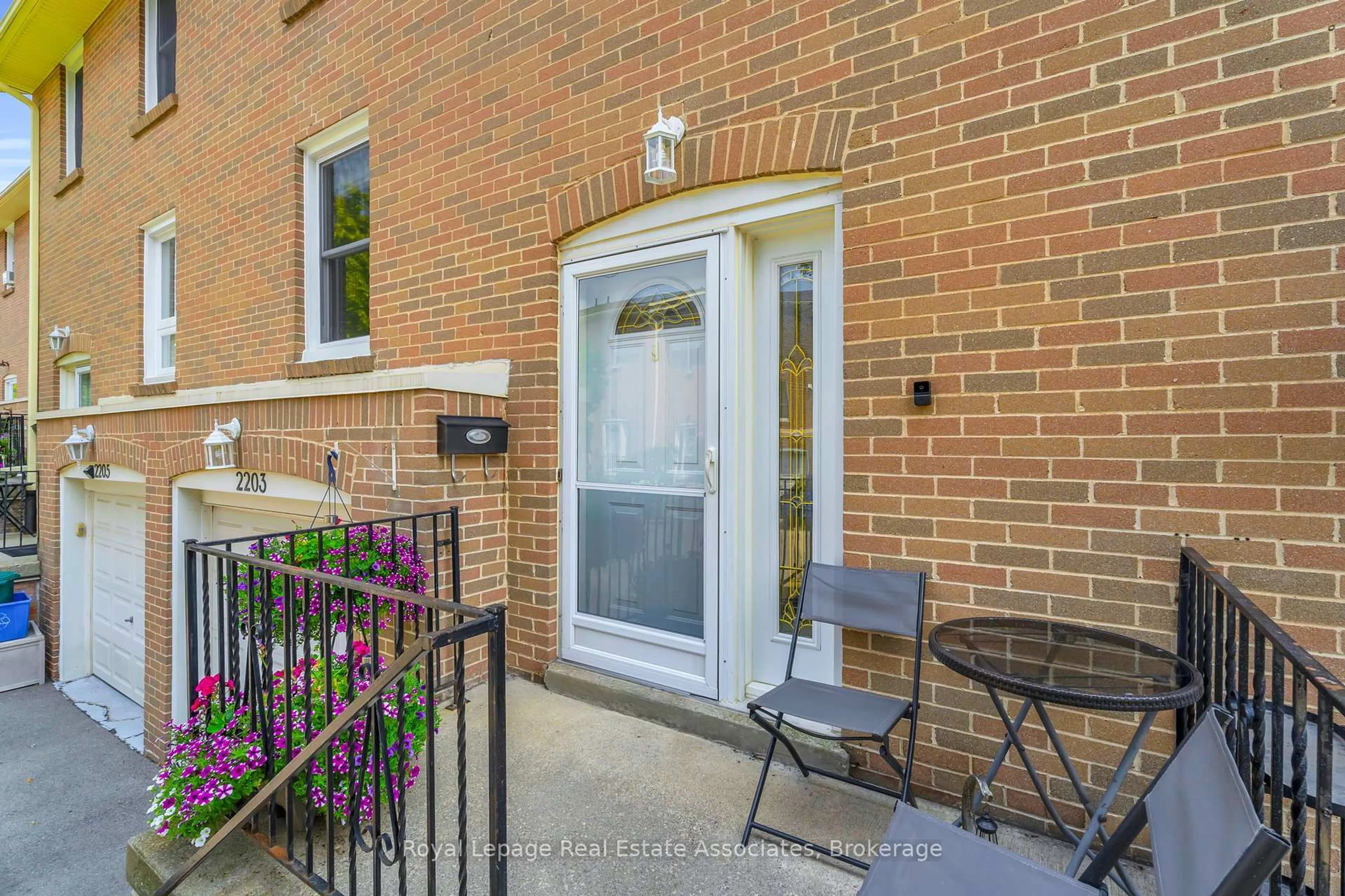 Unknown for 2203 Mountain Grove Ave #11, Burlington Ontario L7P 2H8