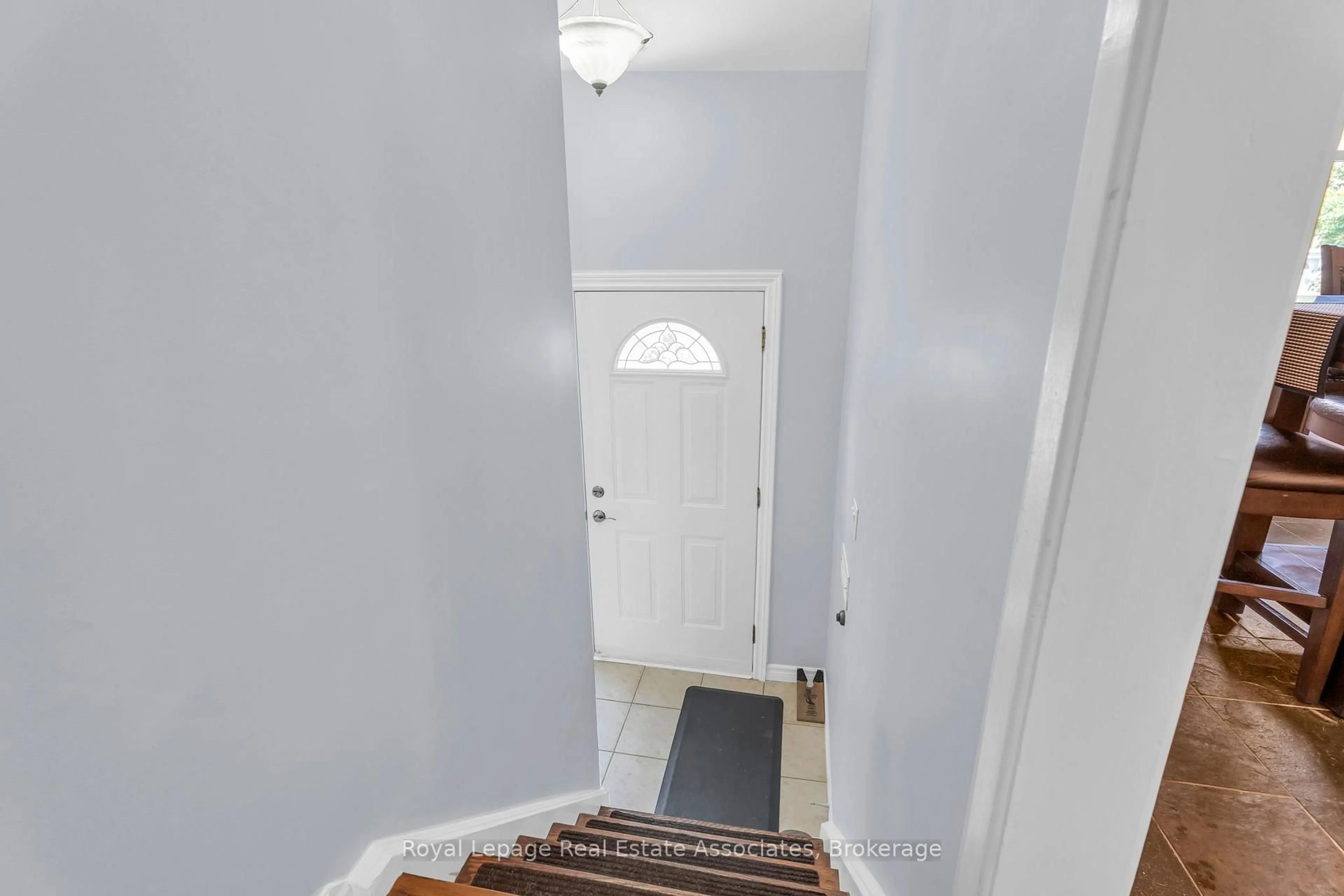 Unknown for 2203 Mountain Grove Ave #11, Burlington Ontario L7P 2H8