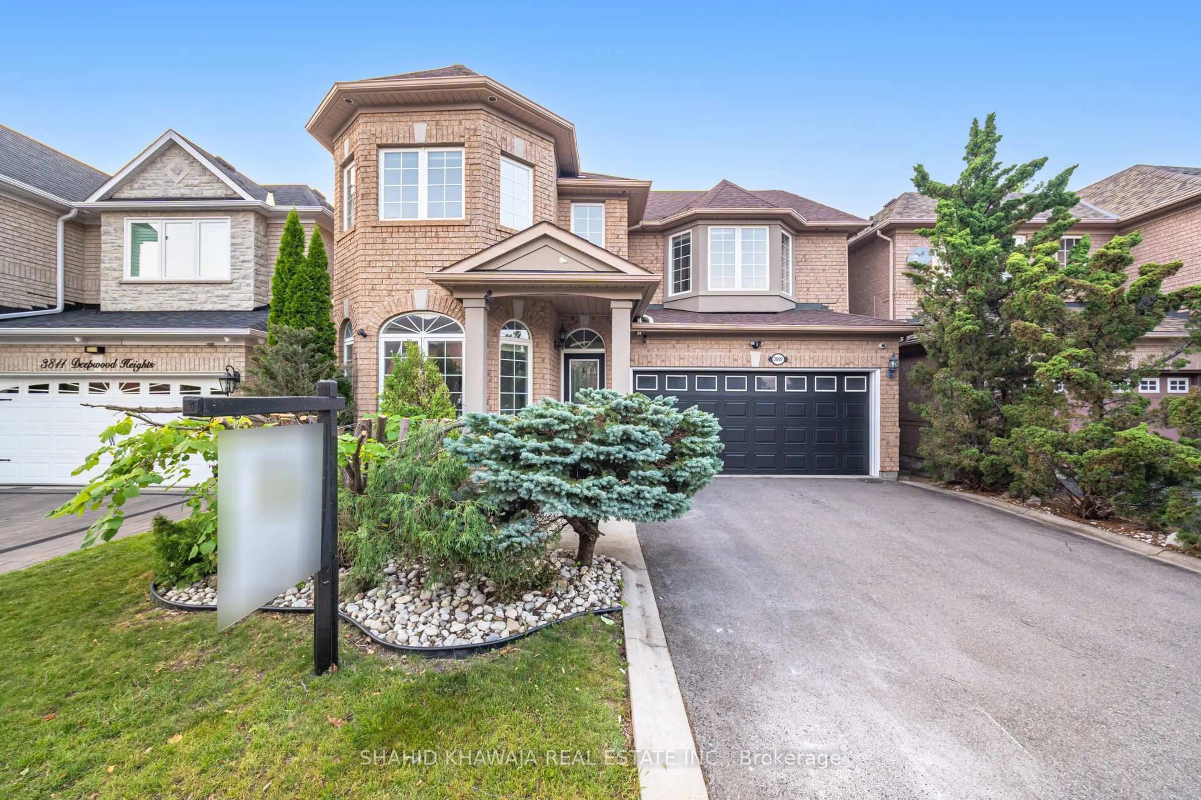 Home with brick exterior material, street for 3807 Deepwood Hts, Mississauga Ontario L5M 6M6