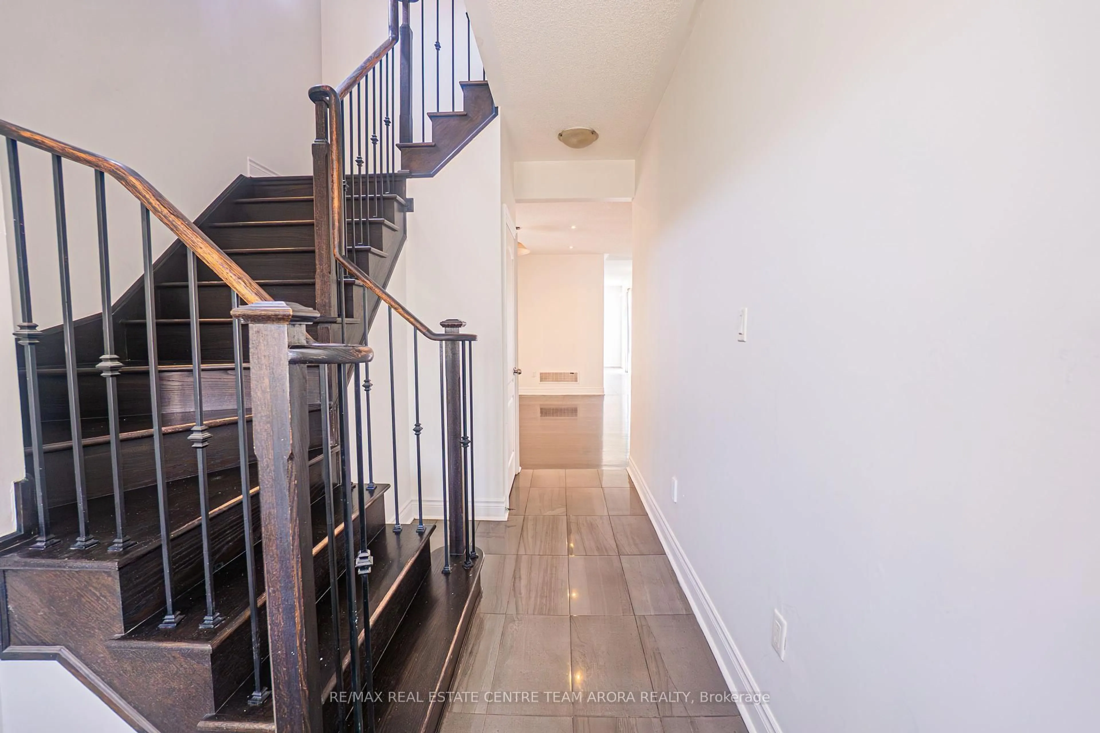 Indoor foyer for 51 Elwin Rd, Brampton Ontario L6X 5J7