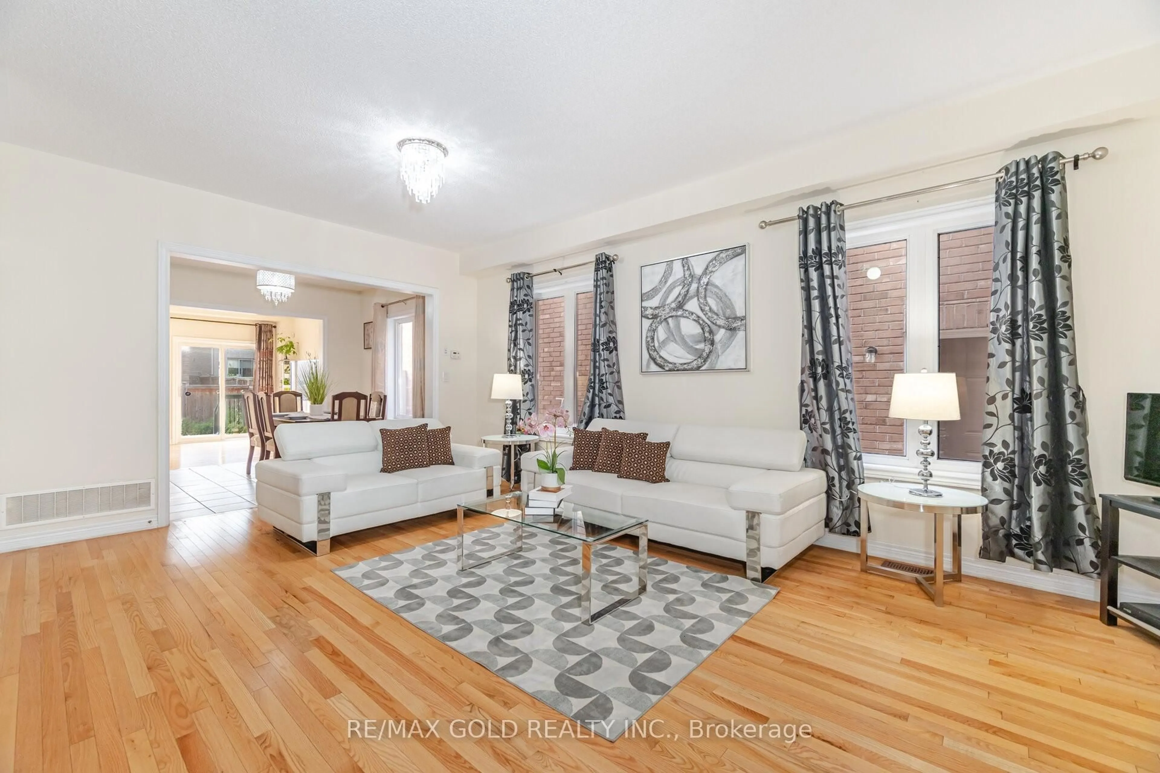 Living room with furniture, unknown for 8 Washburn Rd, Brampton Ontario L6P 3V7