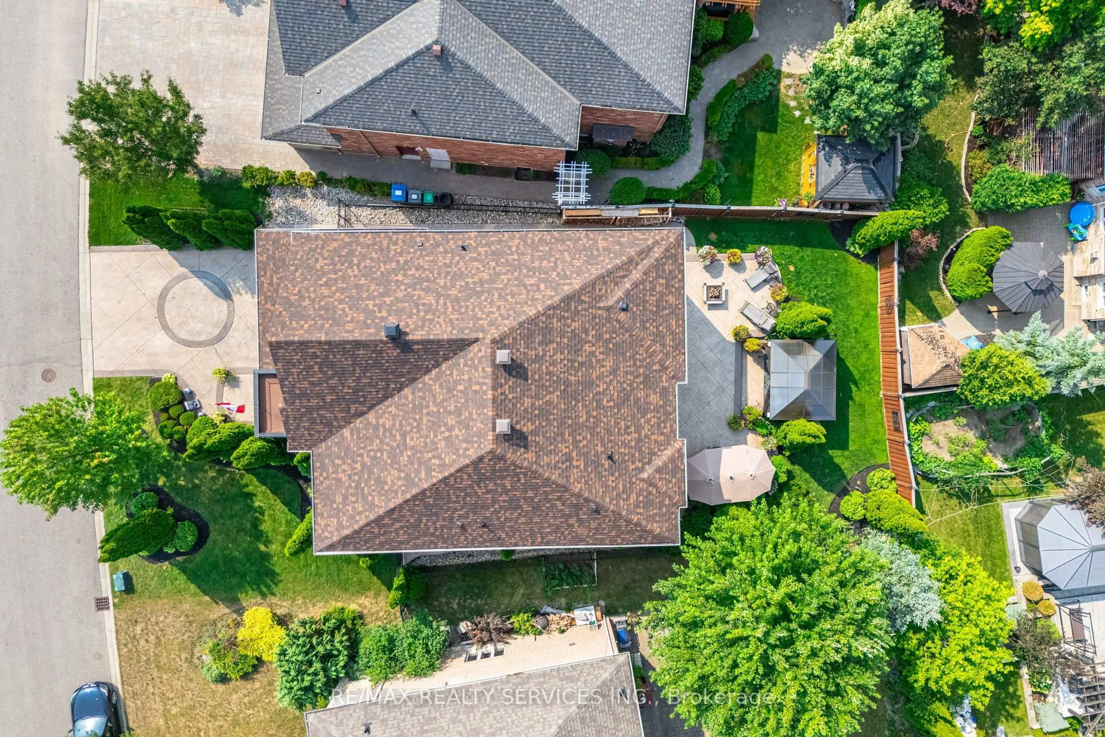 A pic from outside/outdoor area/front of a property/back of a property/a pic from drone, street for 6 Hugo Rd, Brampton Ontario L6P 1W4