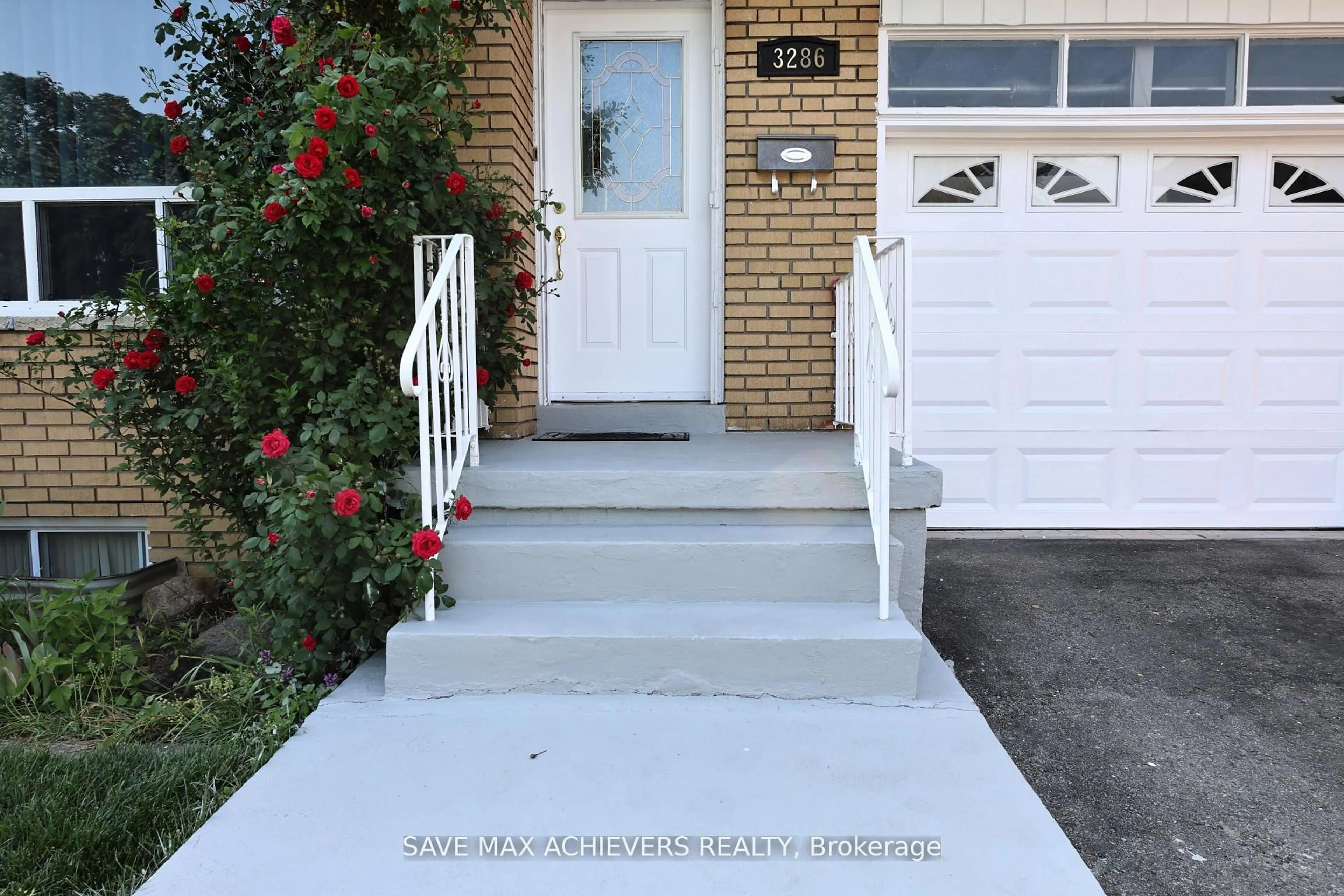 Unknown for 3286 Marlene Crt, Mississauga Ontario L4X 2N5