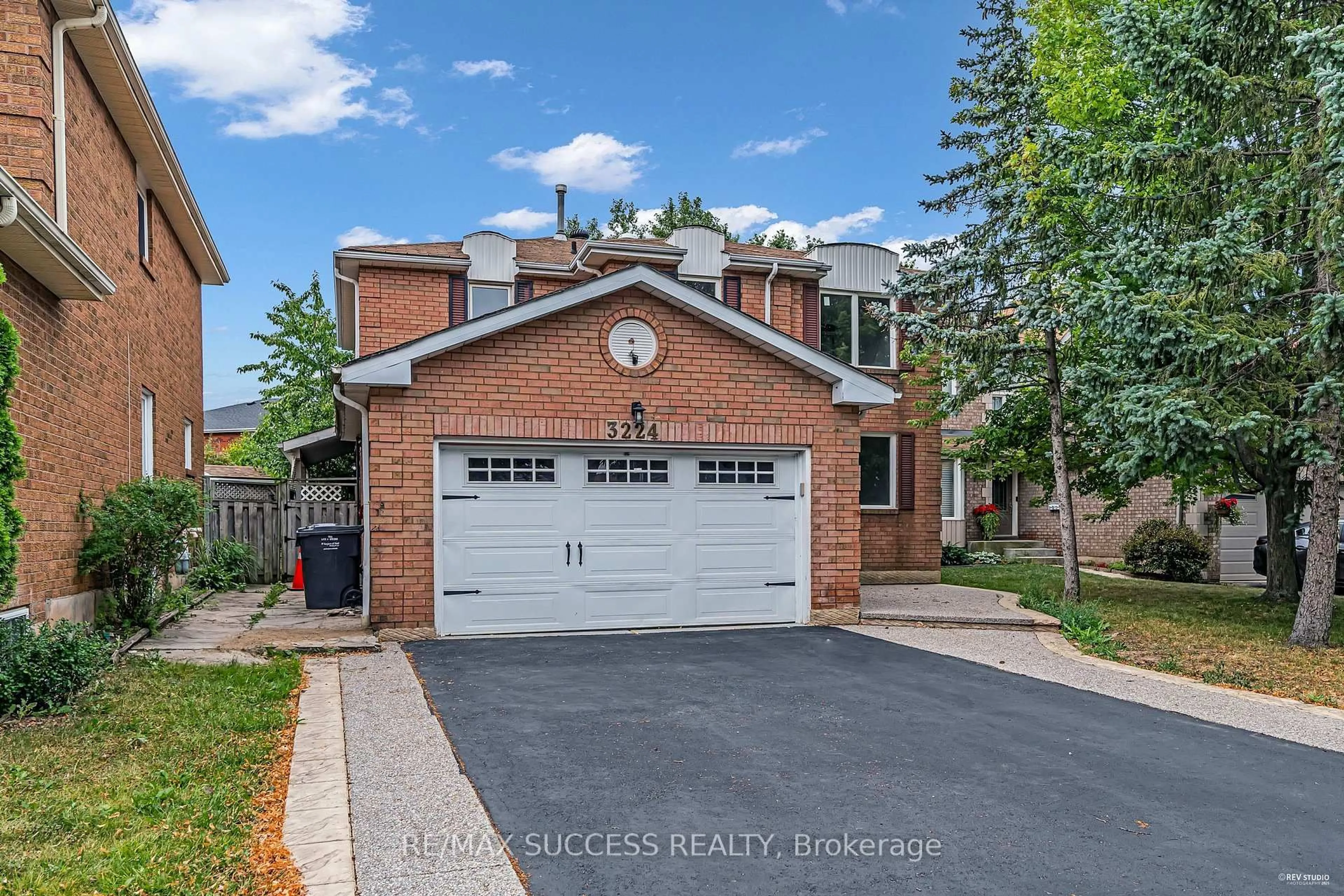 Home with brick exterior material, street for 3224 Turnstone Cres, Mississauga Ontario L5L 5L4