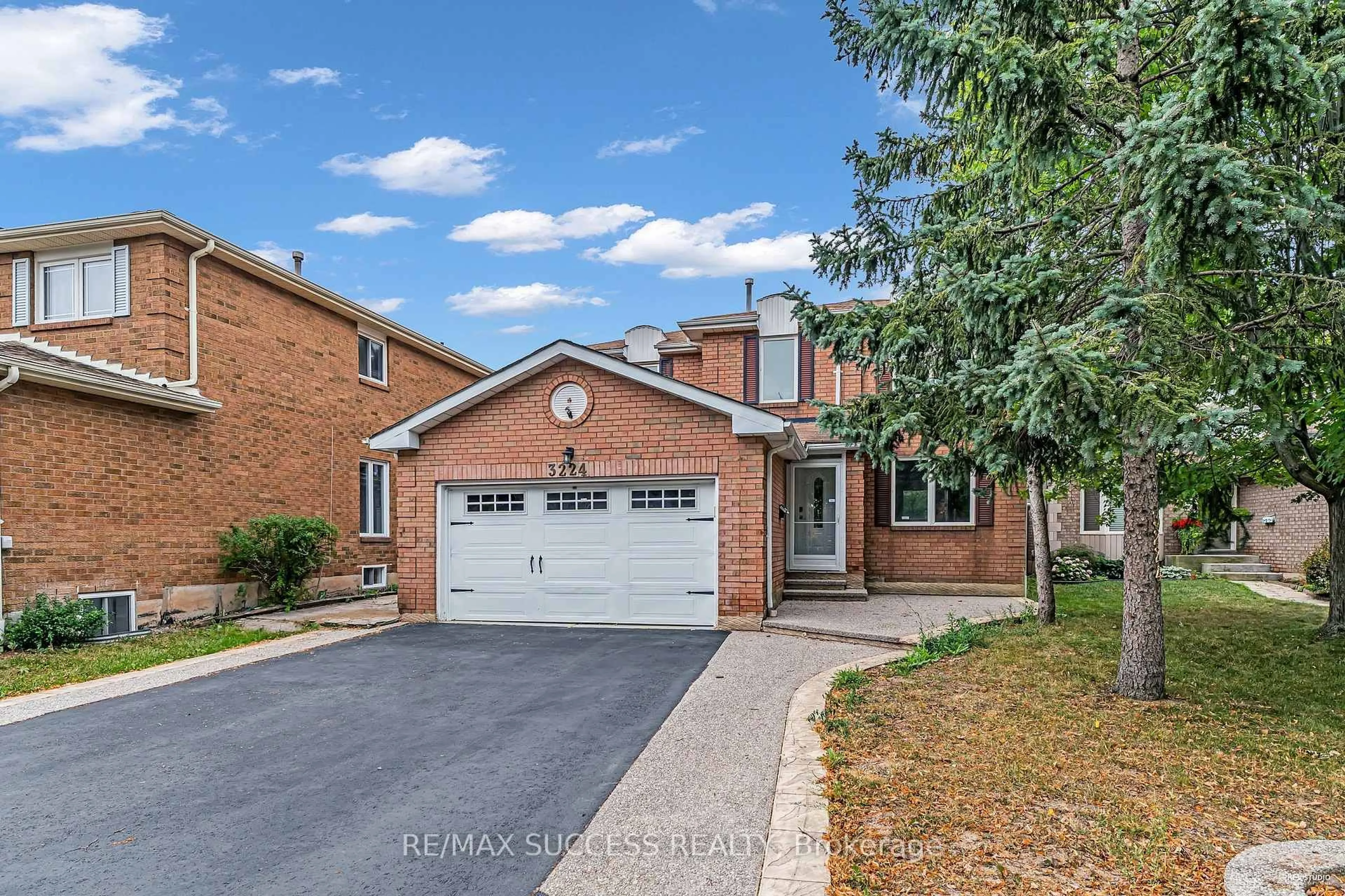 Home with brick exterior material, street for 3224 Turnstone Cres, Mississauga Ontario L5L 5L4