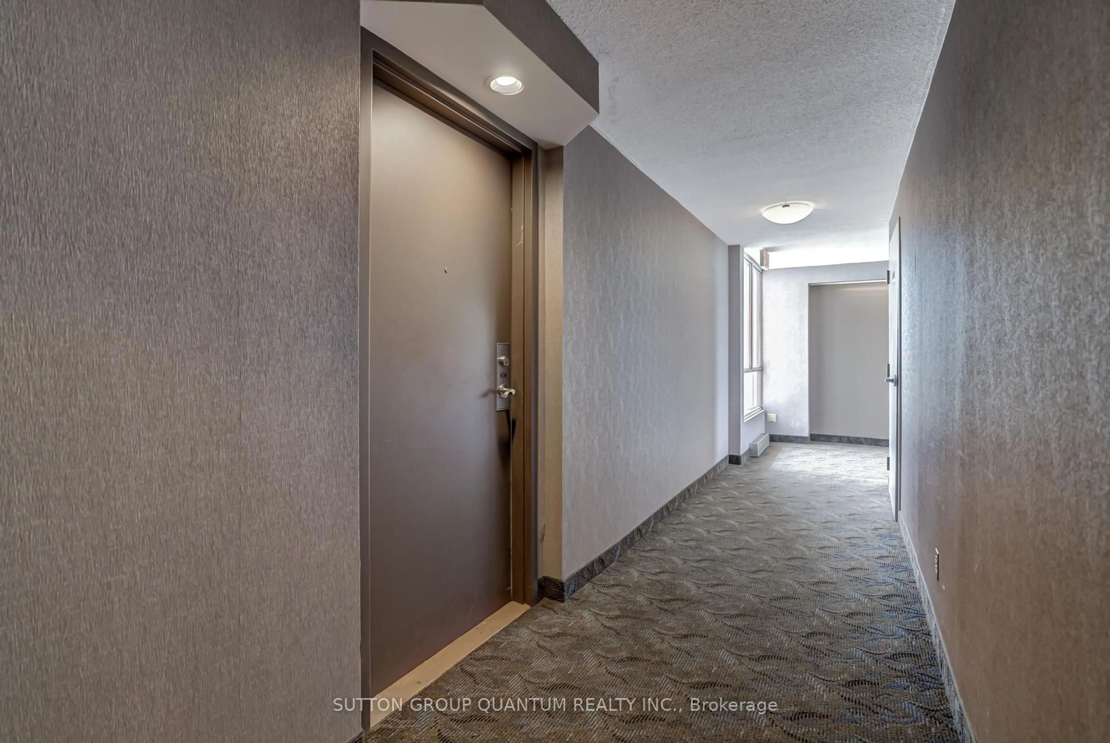 Indoor foyer for 4450 Tucana Crt #606, Mississauga Ontario L5R 3R4