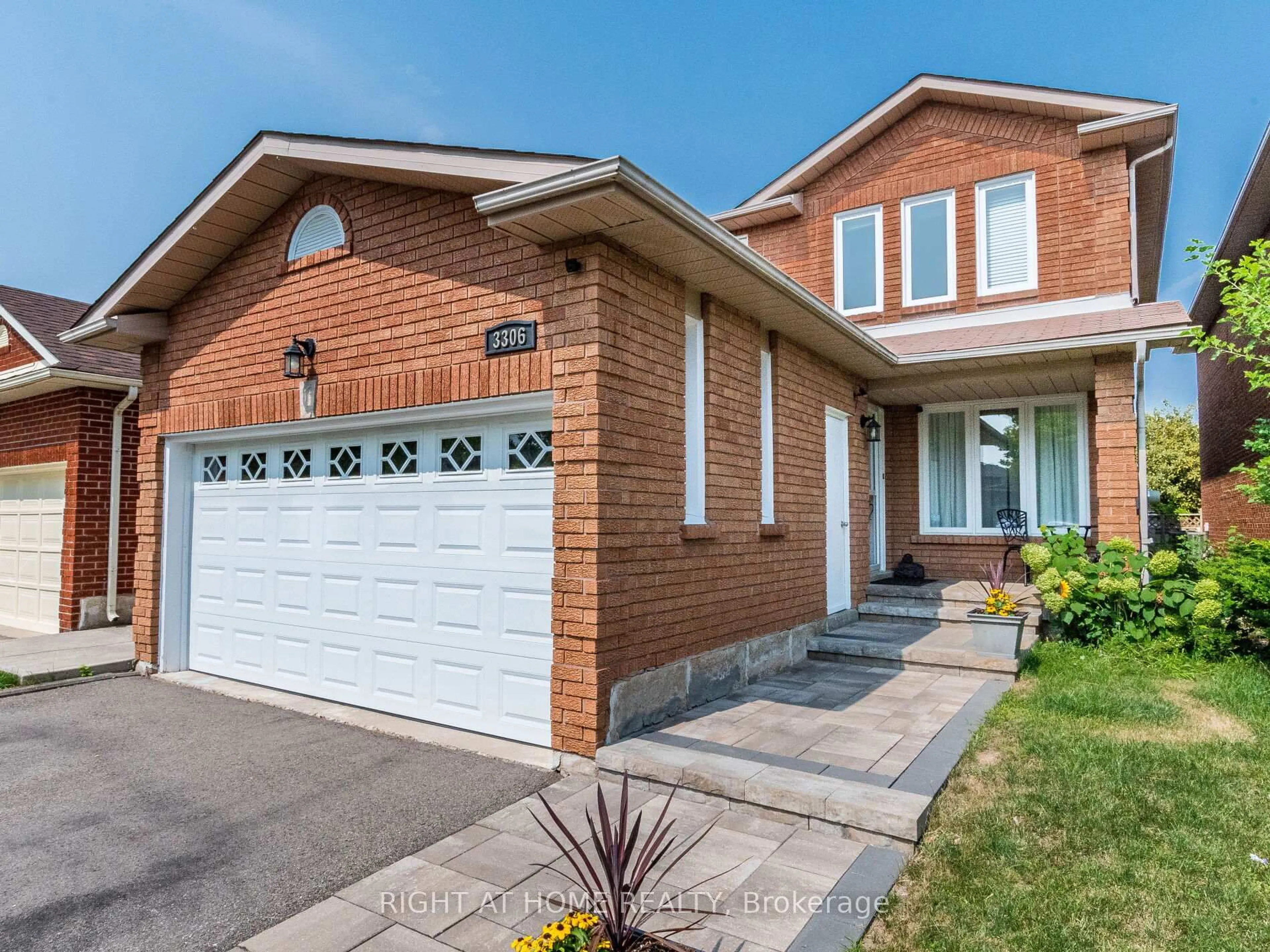 Home with brick exterior material, street for 3306 Columbine Cres, Mississauga Ontario L5N 6A8
