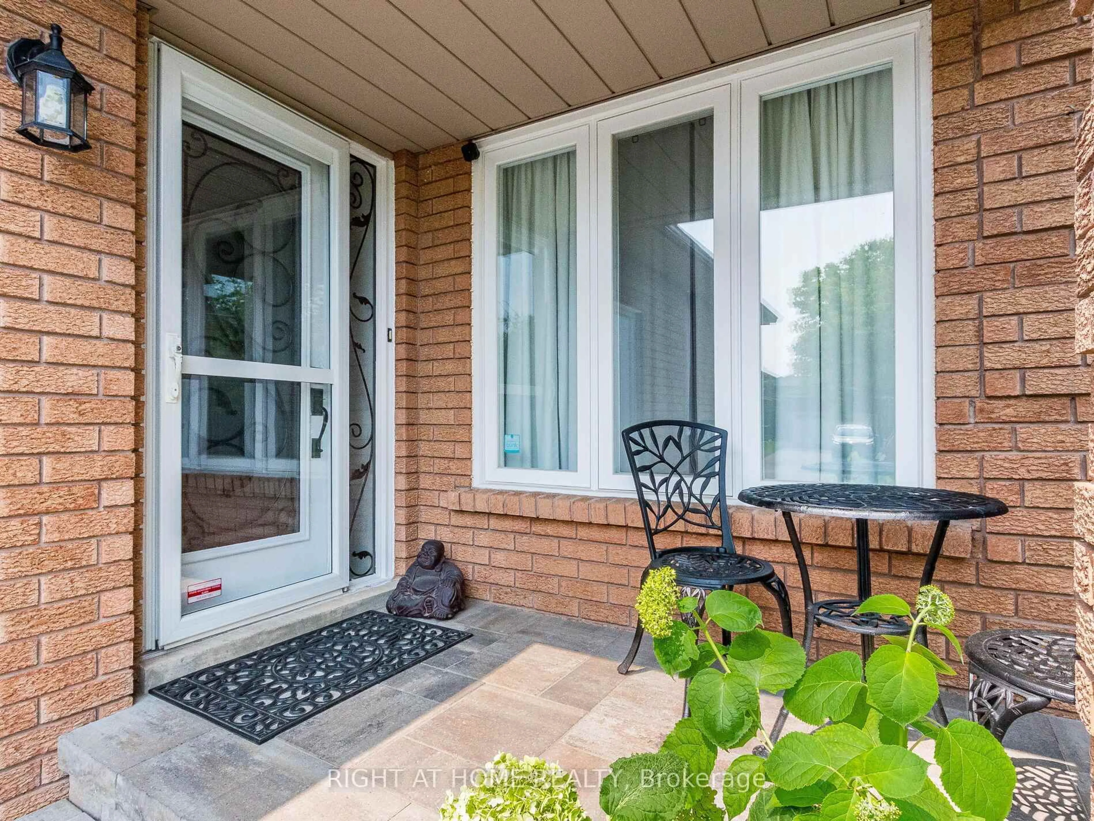 Indoor entryway for 3306 Columbine Cres, Mississauga Ontario L5N 6A8