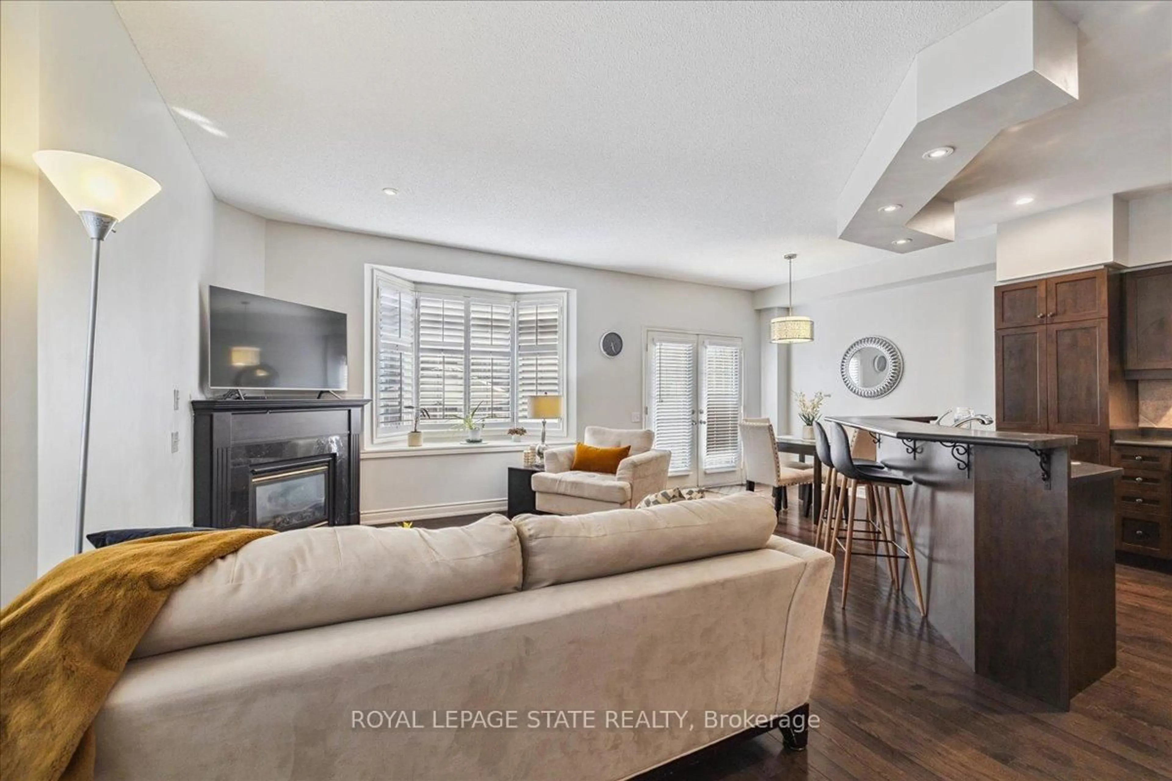 Living room with furniture, ceramic/tile floor for 5080 Fairview St #72, Burlington Ontario L7L 7G2