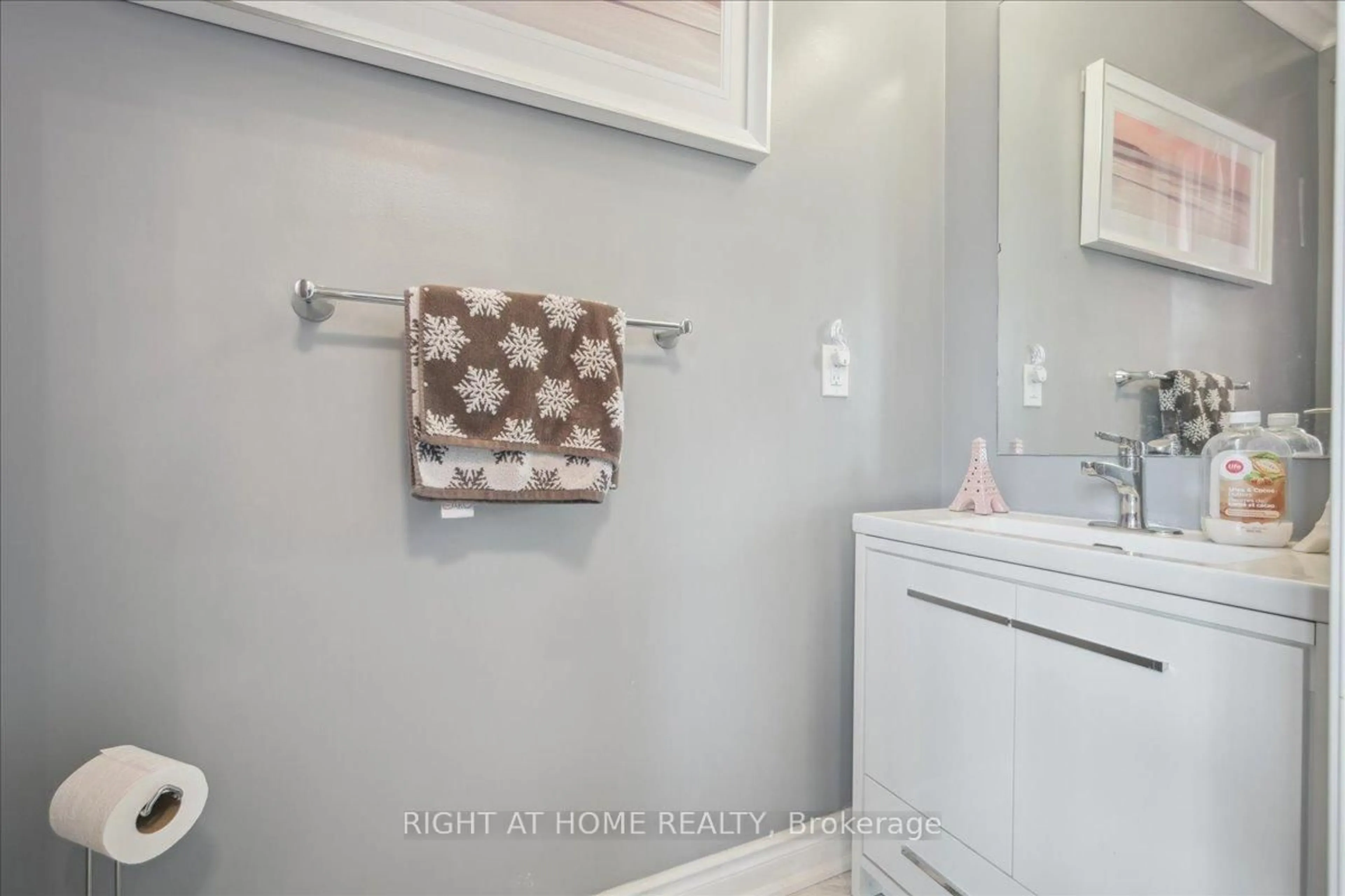 Laundry room for 1449 Laurier Ave, Milton Ontario L9T 6J4