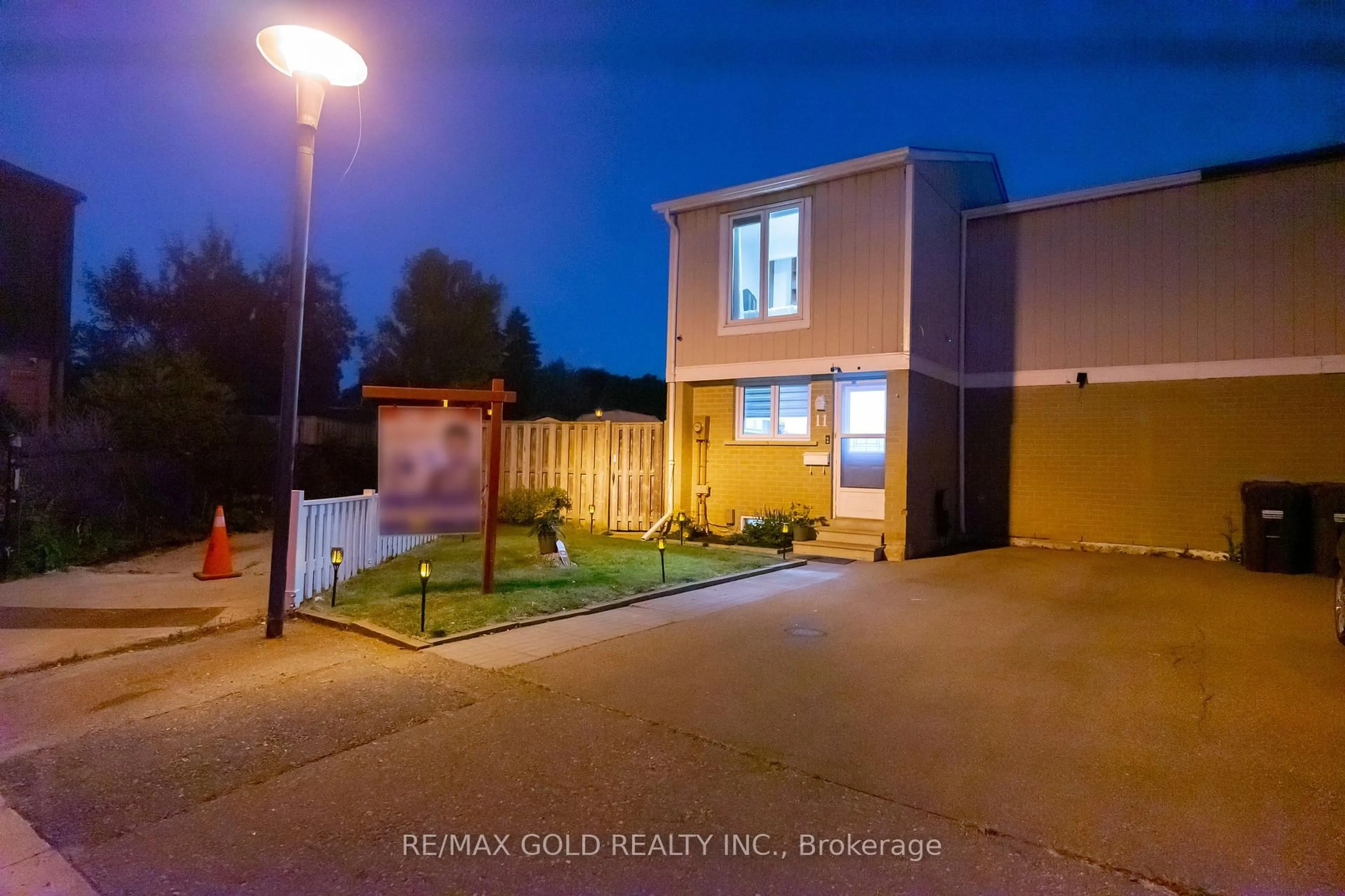 A pic from outside/outdoor area/front of a property/back of a property/a pic from drone, street for 11 Jasmine Sq, Brampton Ontario L6S 2N1