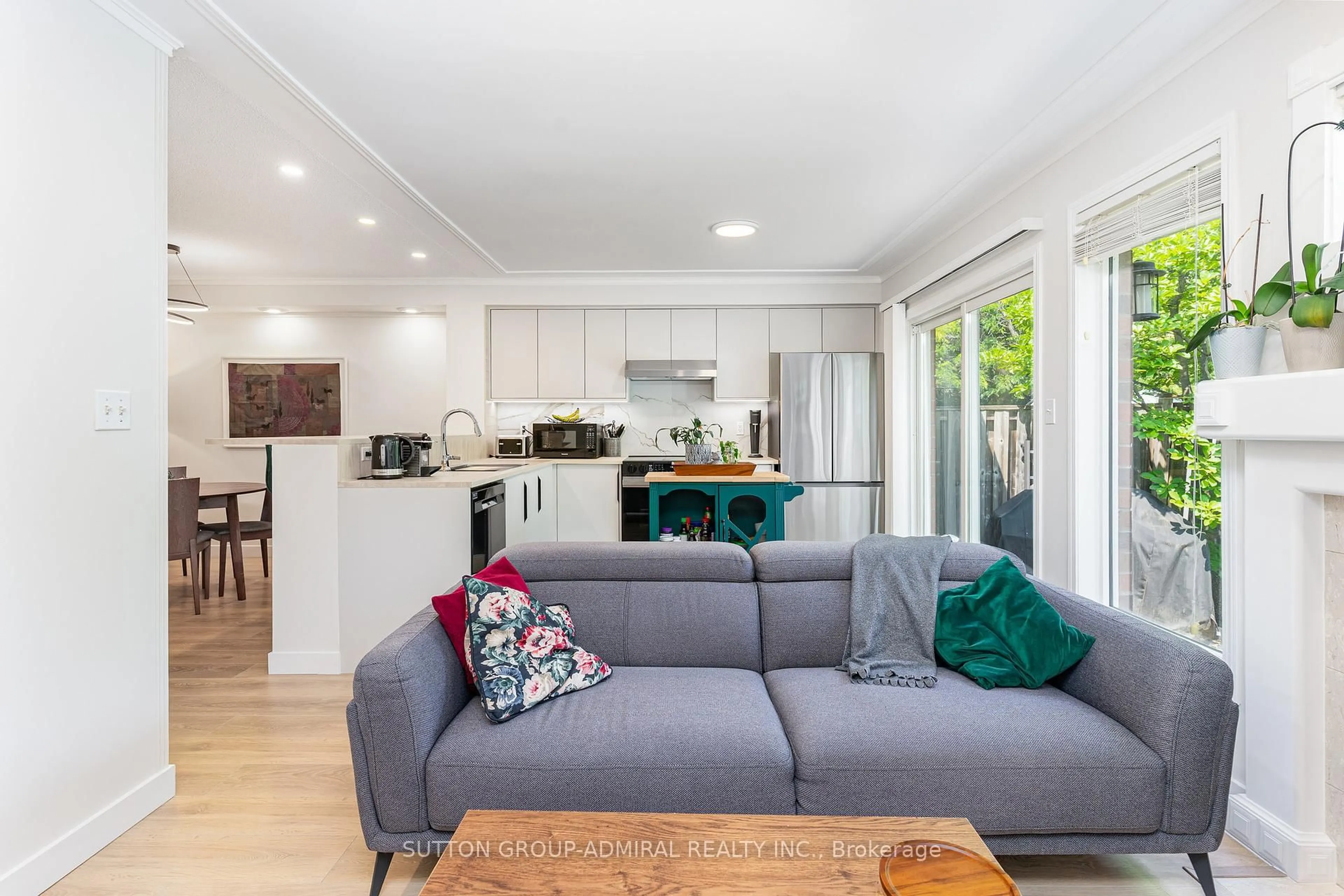 Open concept kitchen, unknown for 2225 Amberglen Crt, Oakville Ontario L6M 4W8