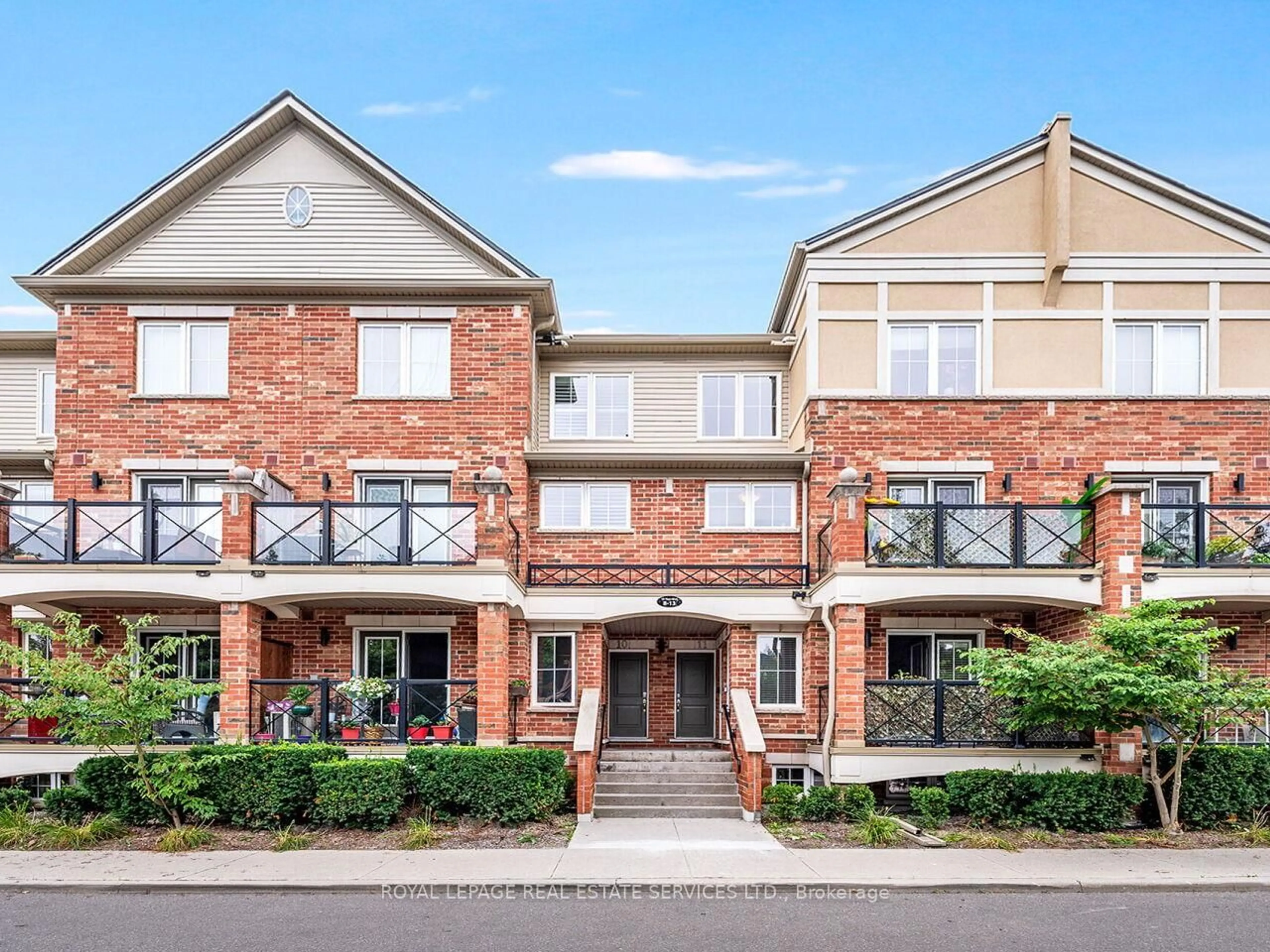 Home with brick exterior material, unknown for 19 Hays Blvd #Unit 12, Oakville Ontario L6H 0H8