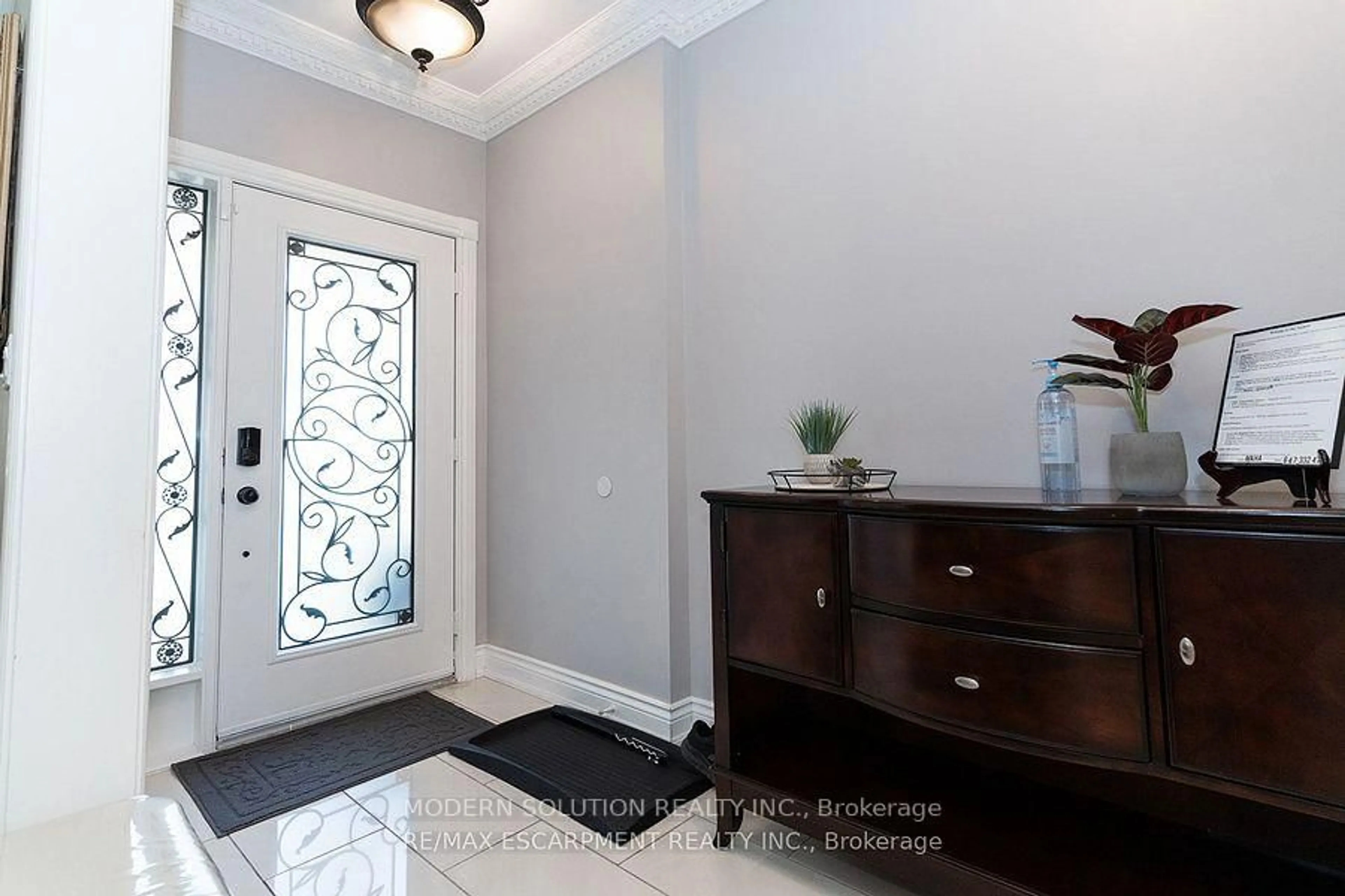Indoor entryway for 4982 Maxine Pl, Mississauga Ontario L4Z 4H9