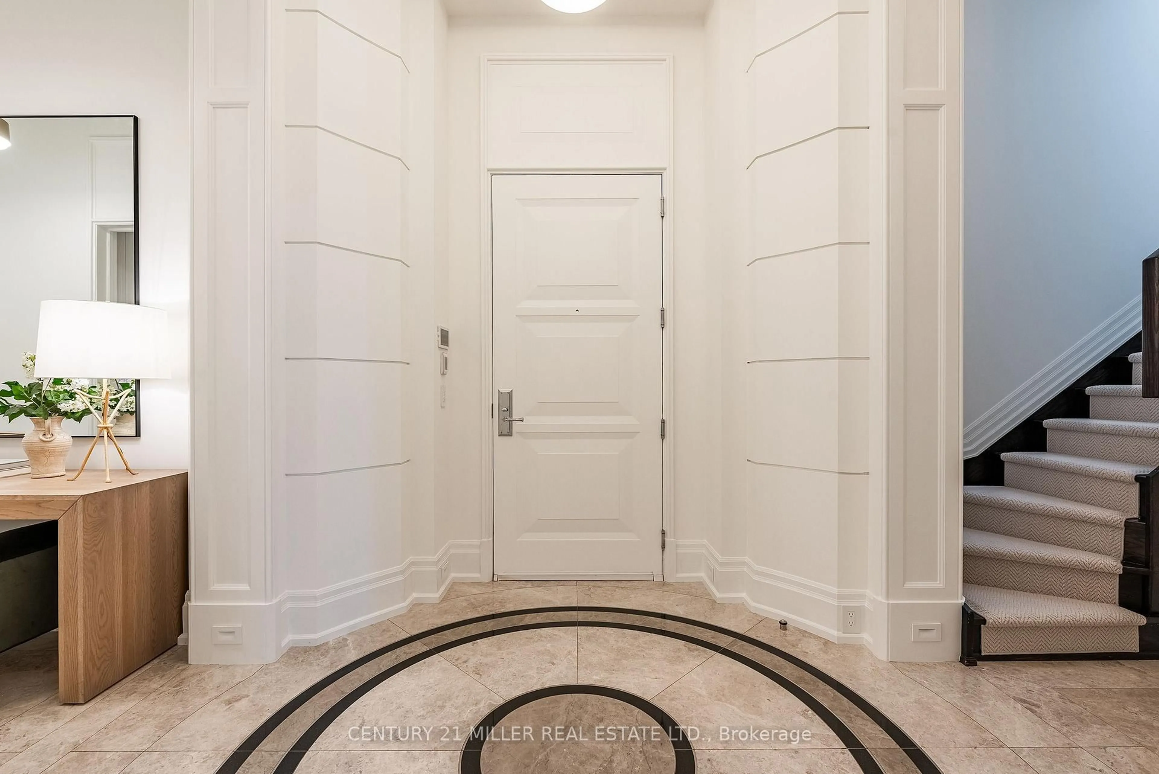 Indoor entryway for 300 Randall St #PH2, Oakville Ontario L6J 1R1