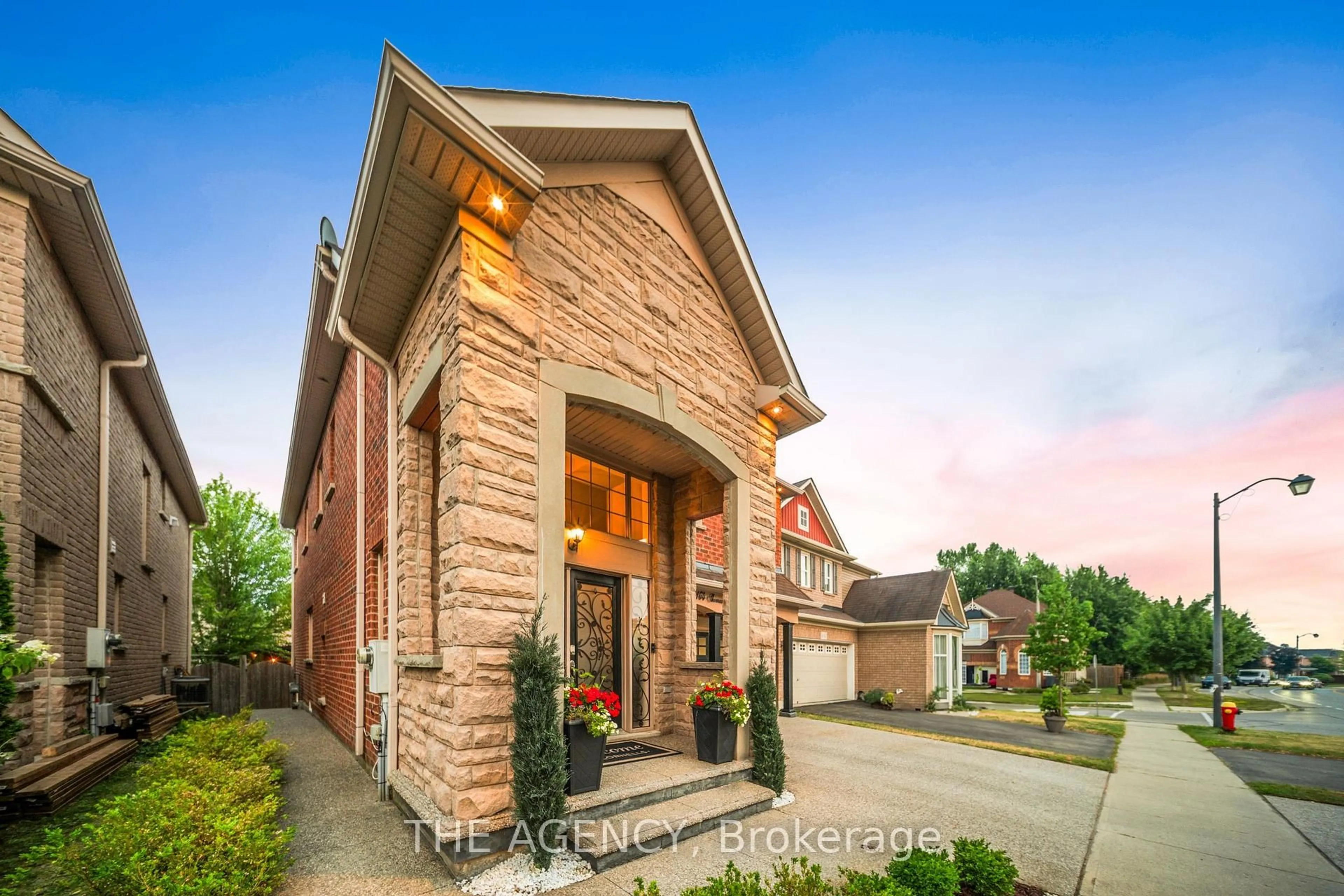 Home with brick exterior material, building for 4164 Thomas Alton Blvd, Burlington Ontario L7M 0A4
