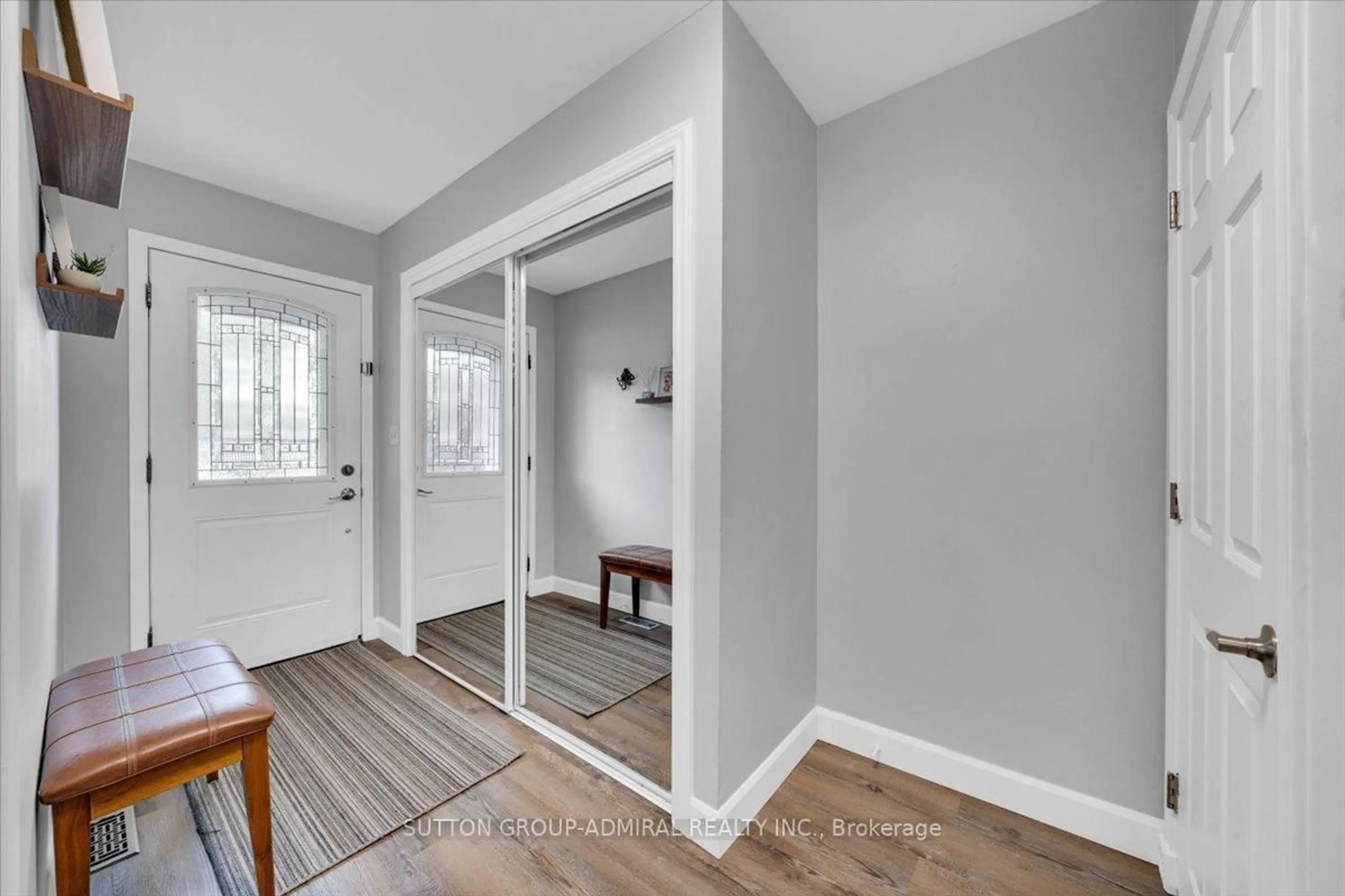 Indoor entryway for 1159 Nottingham Ave #2, Burlington Ontario L7P 2R5