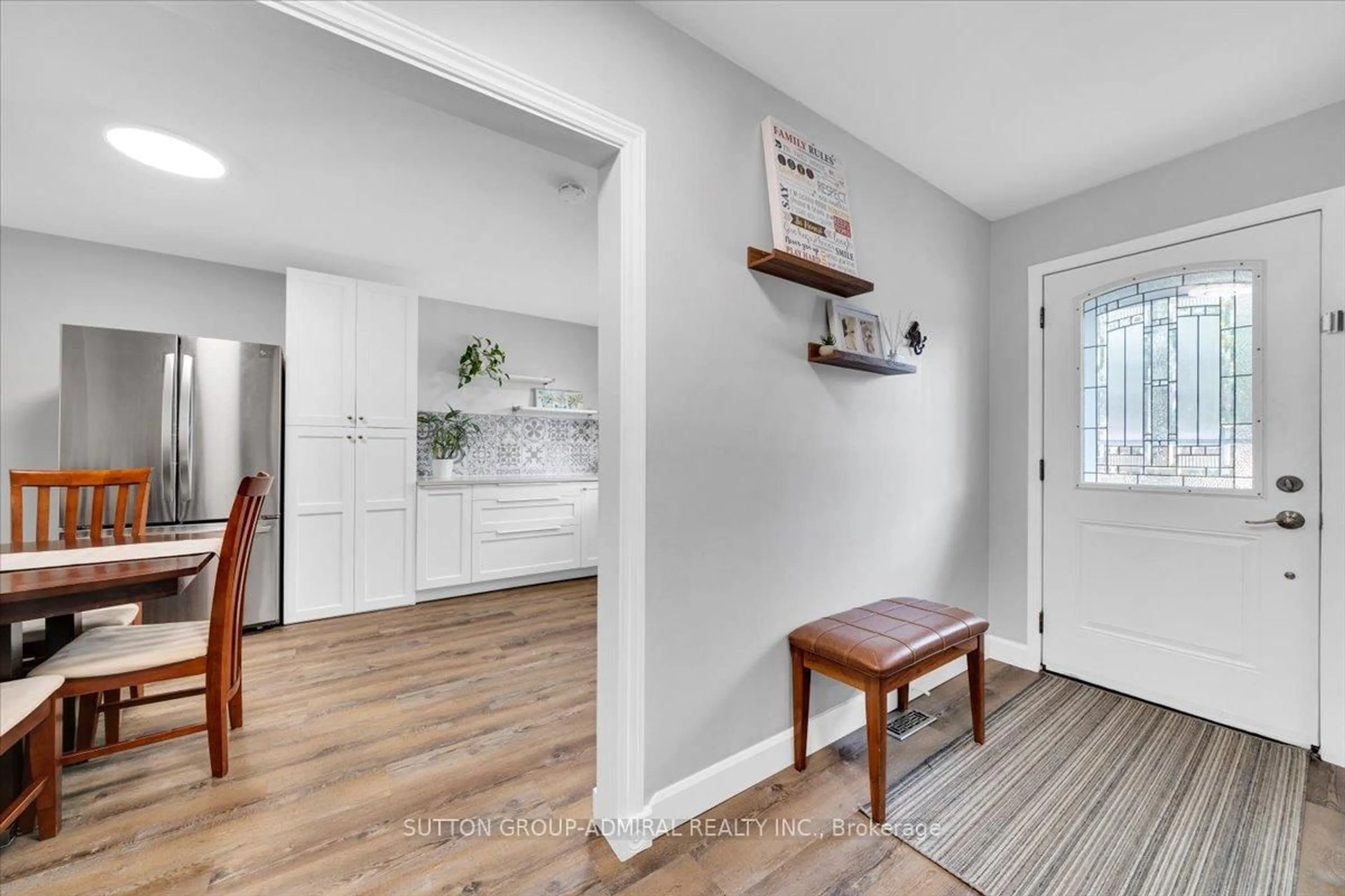 Indoor entryway for 1159 Nottingham Ave #2, Burlington Ontario L7P 2R5