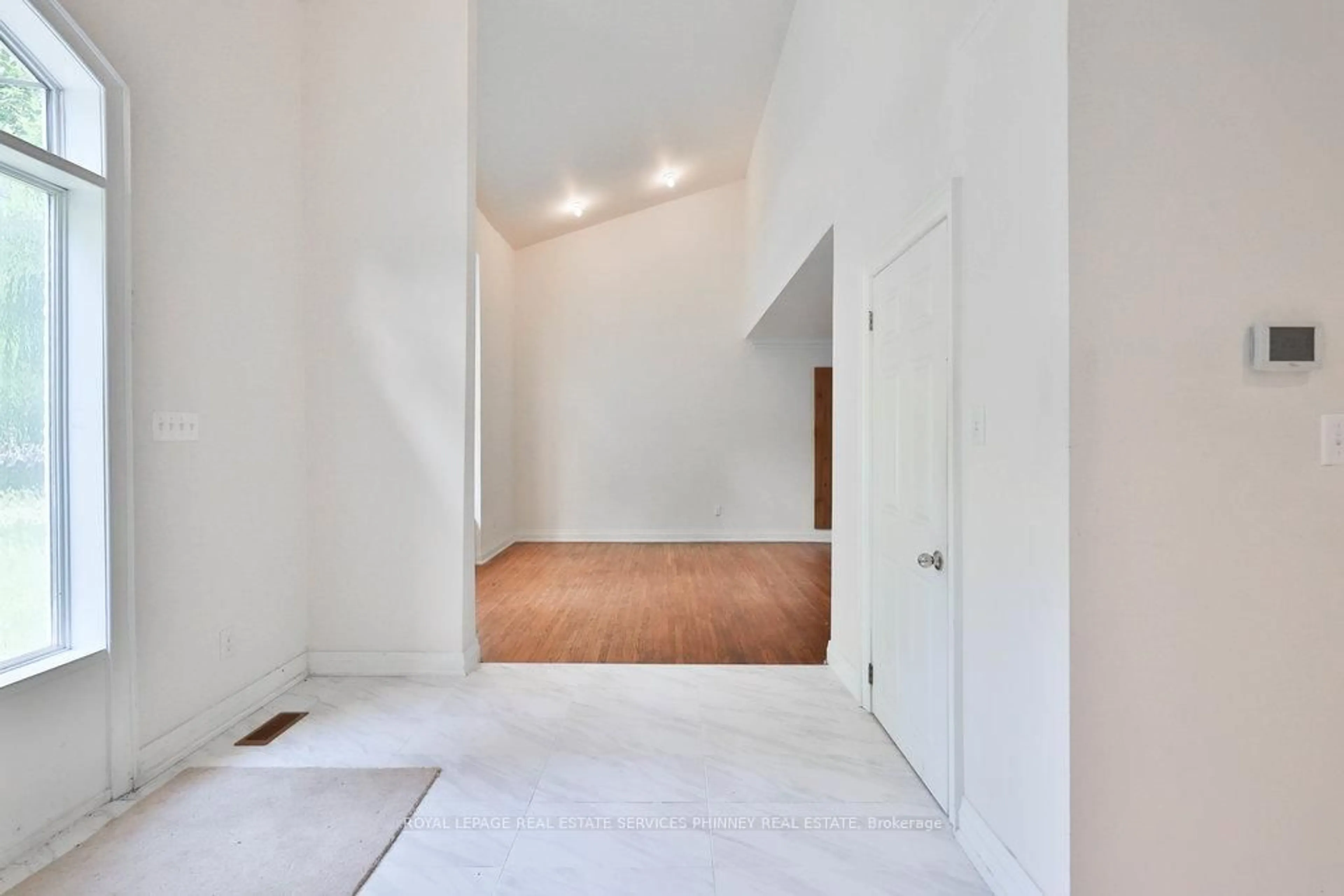 Unknown for 1340 Contour Dr, Mississauga Ontario L5H 1B2