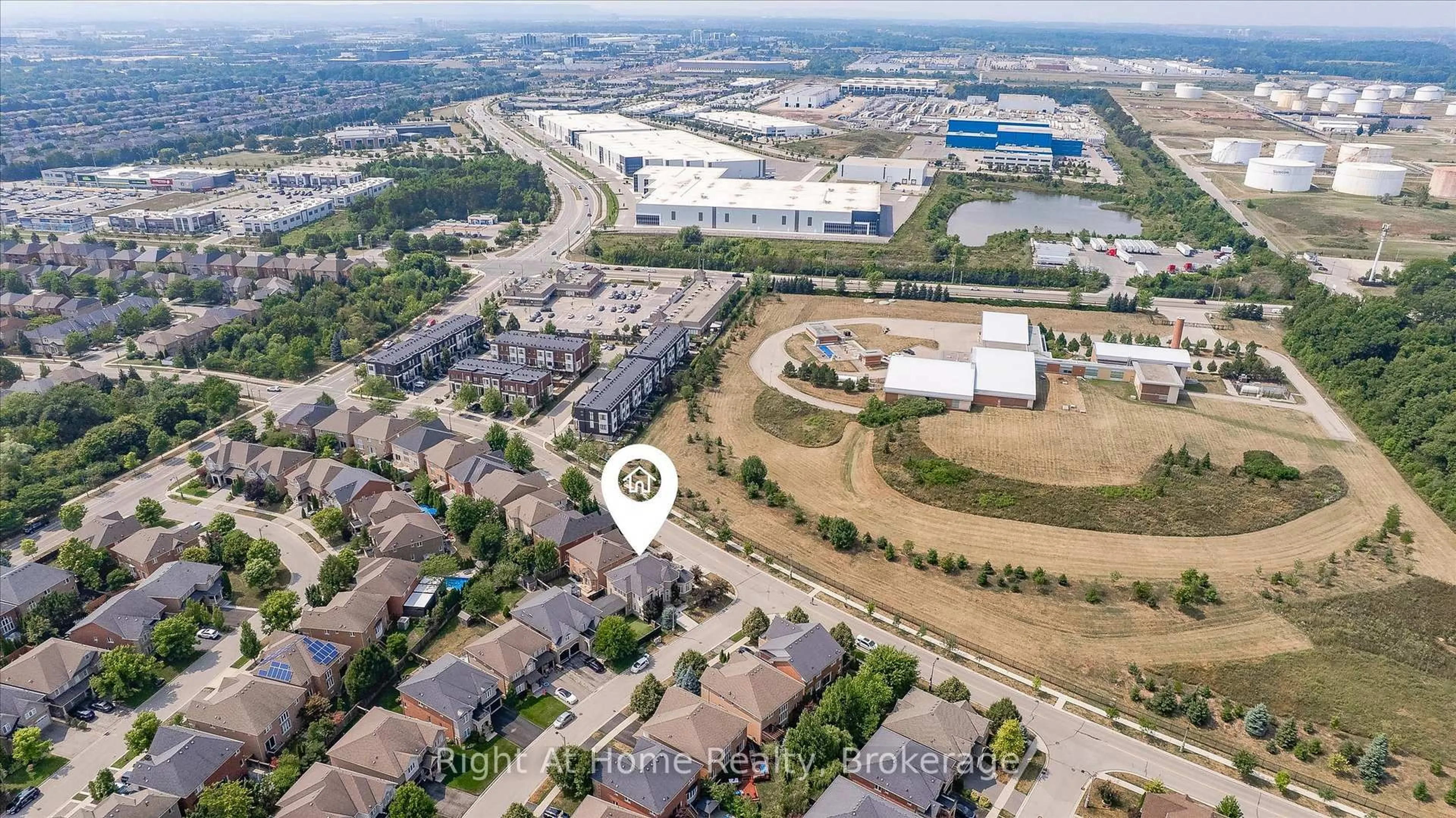 A pic from outside/outdoor area/front of a property/back of a property/a pic from drone, street for 242 Milkweed Way, Oakville Ontario L6L 0A6