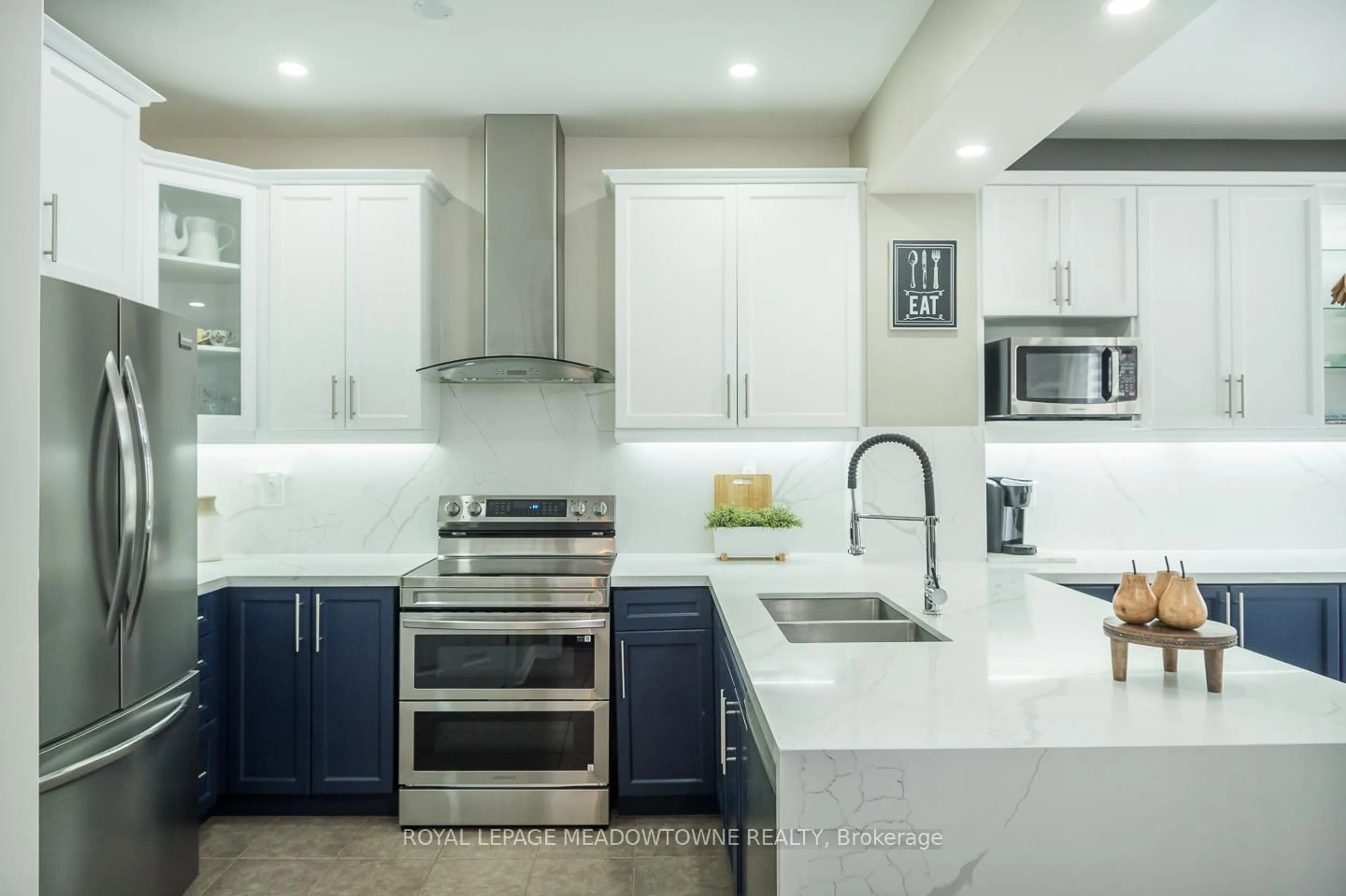 Contemporary kitchen, ceramic/tile floor for 501 Tyrone Cres, Milton Ontario L9T 8J5