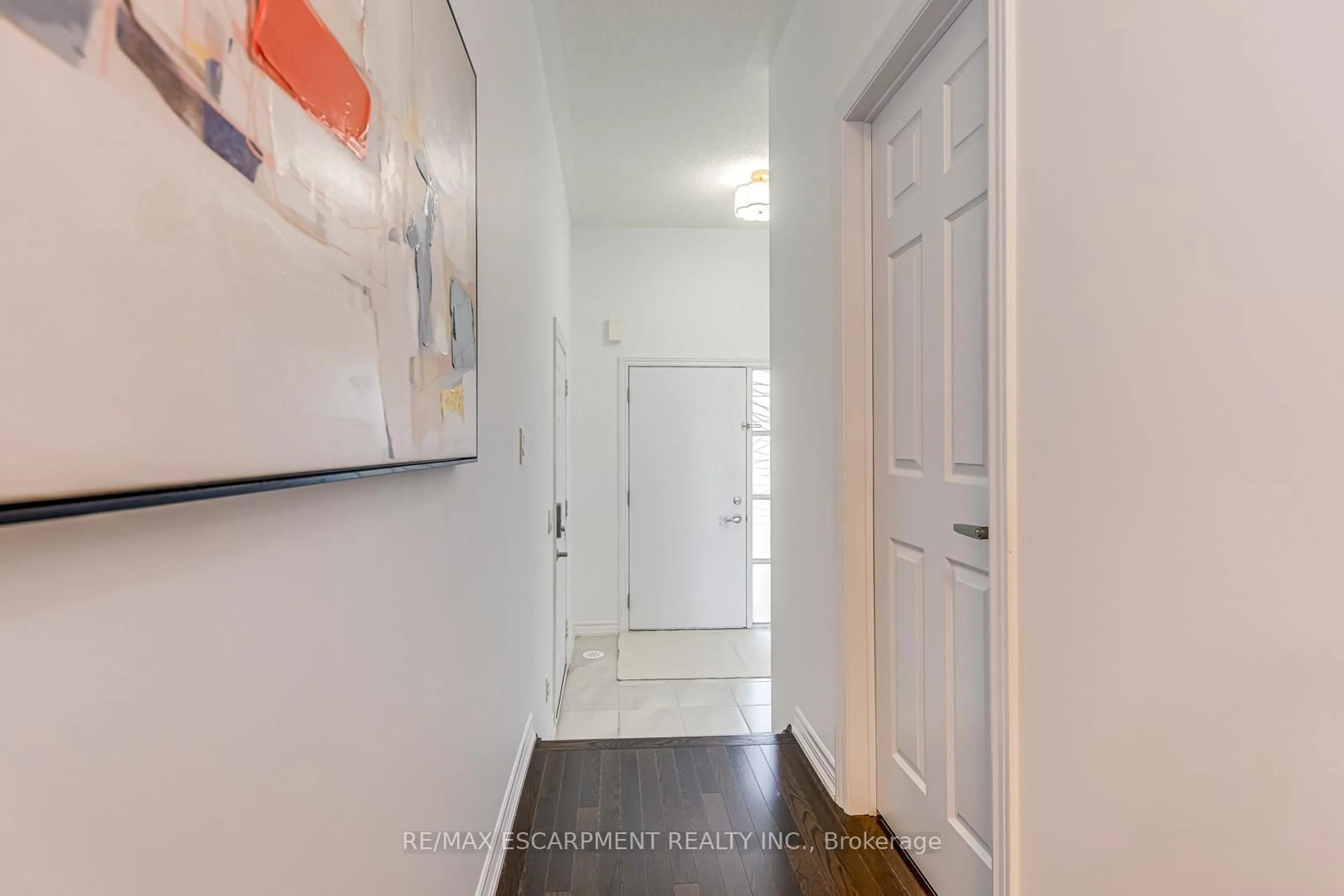 Indoor entryway for 414 Wheat Boom Dr, Oakville Ontario L6H 0R4