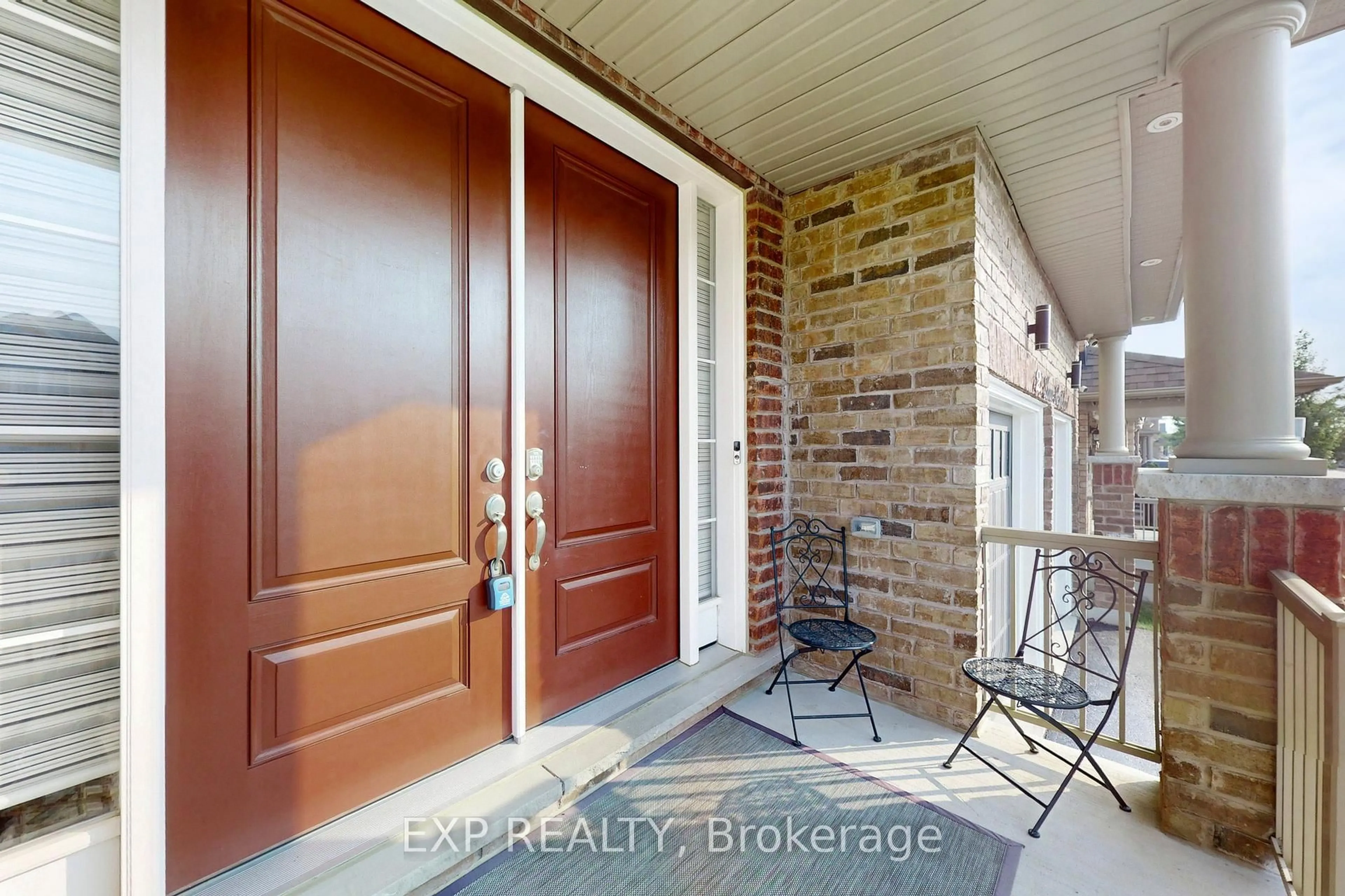 Indoor entryway for 125 Larson Peak Rd, Caledon Ontario N9C 1J6