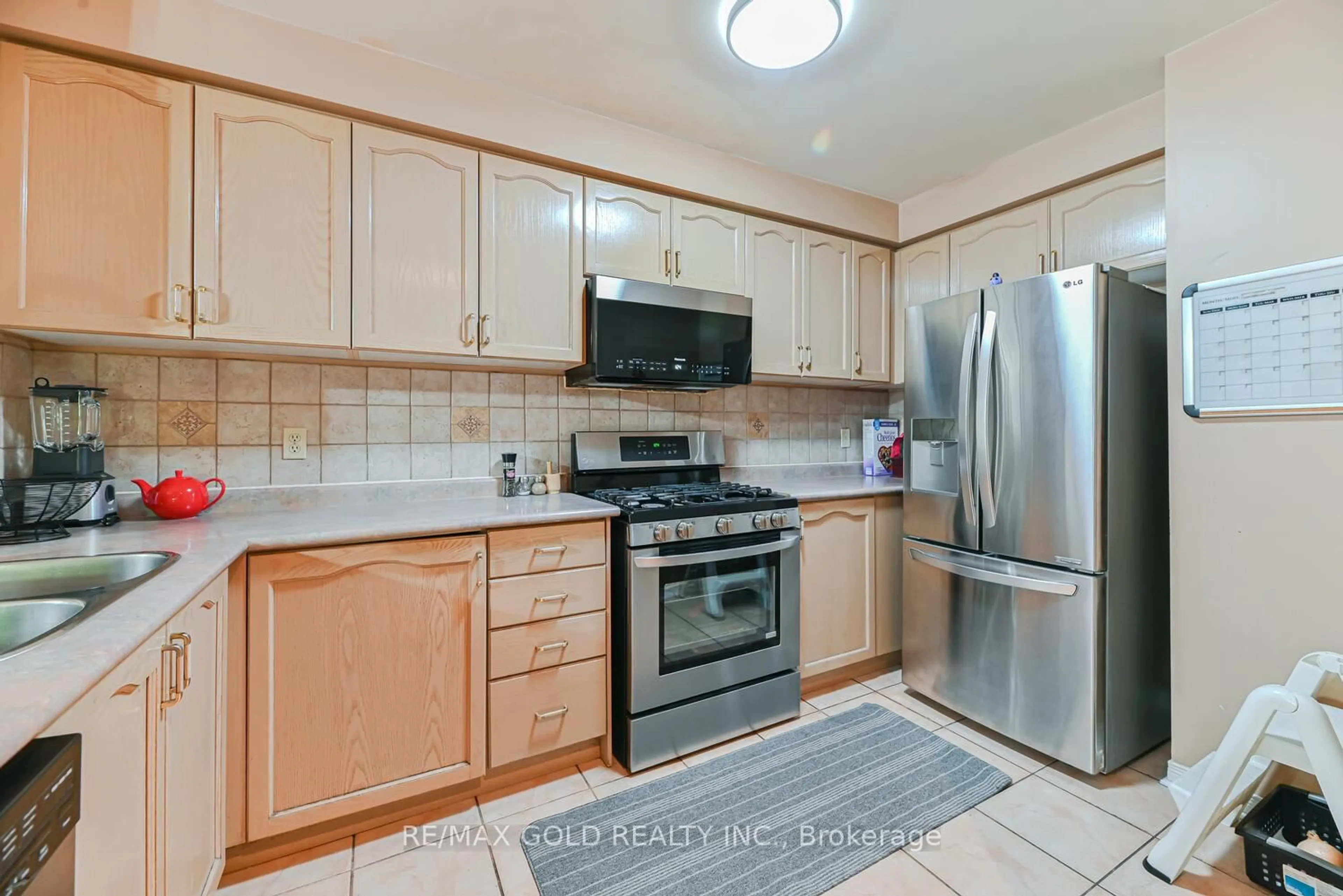 Standard kitchen, ceramic/tile floor for 43 Giraffe Ave, Brampton Ontario L6R 1Y9