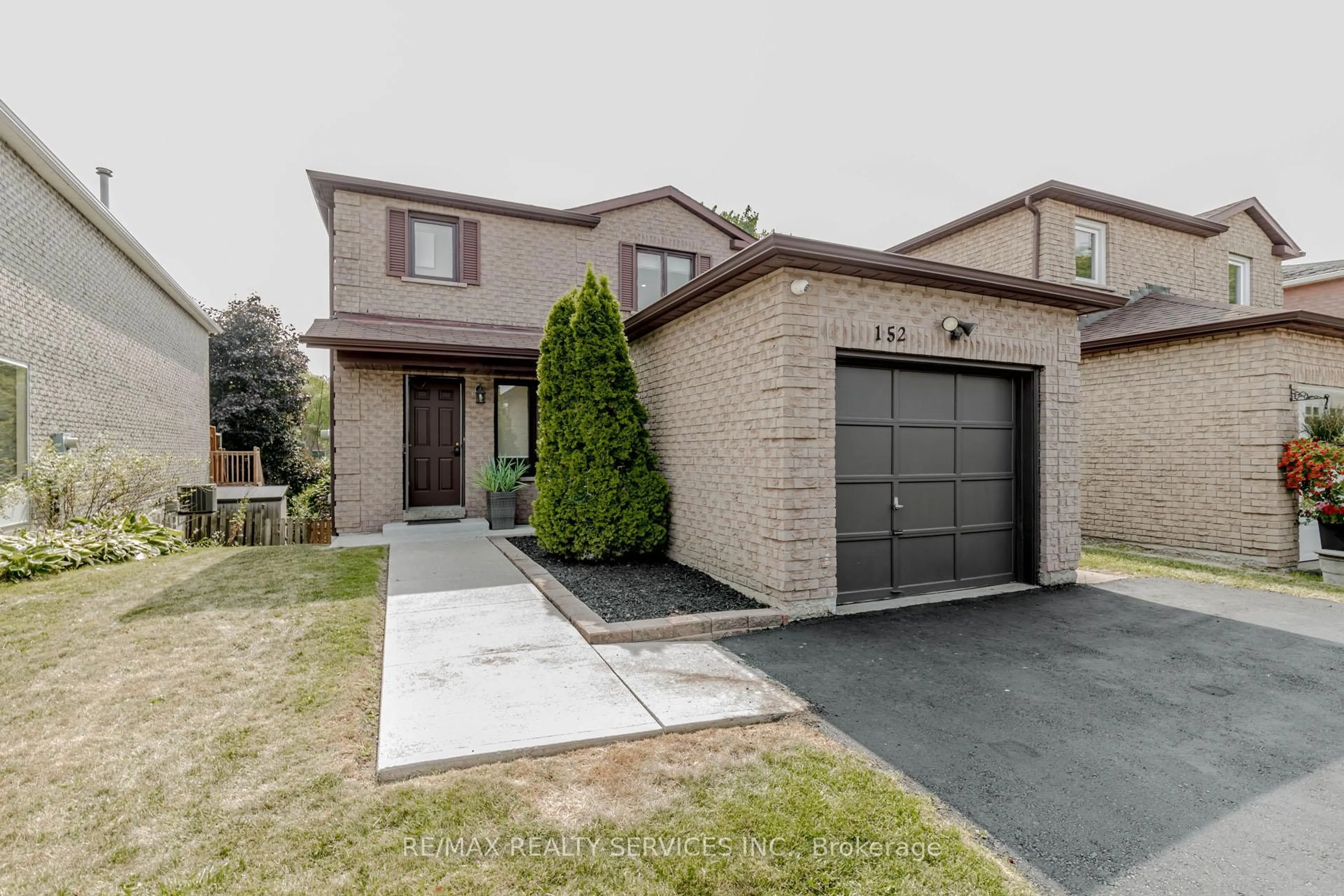 Home with brick exterior material, street for 152 Blackfoot Tr, Mississauga Ontario L5R 2G4