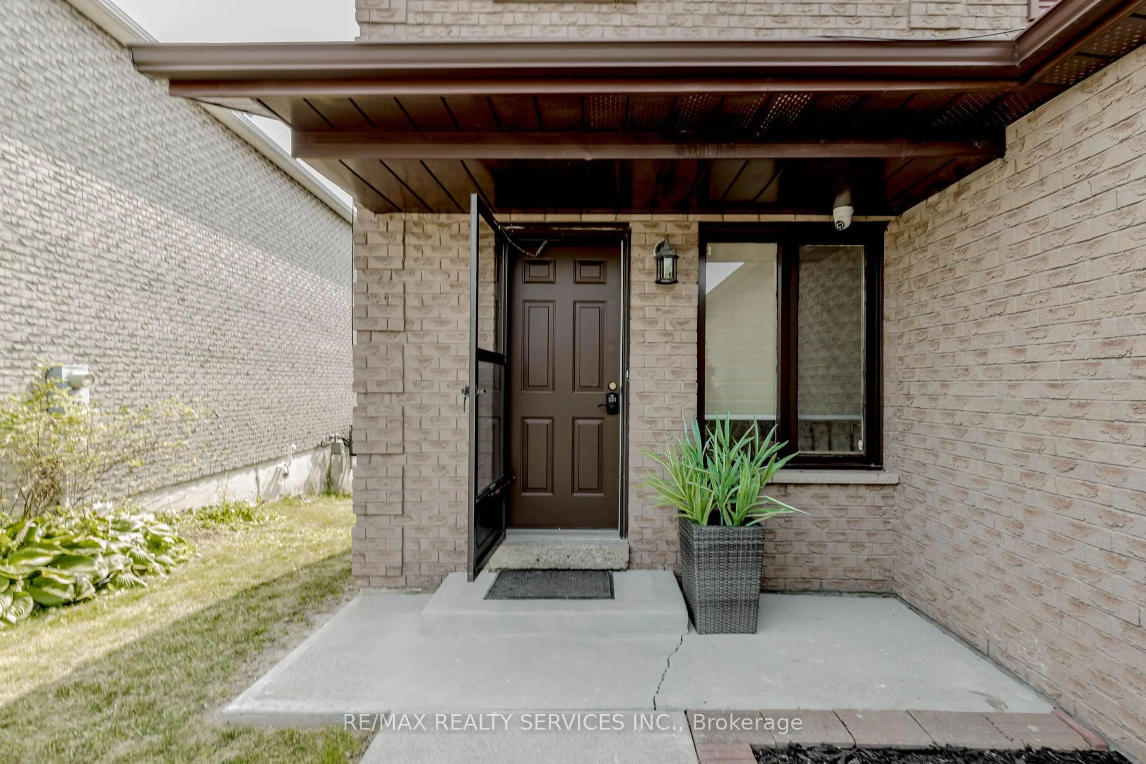 Unknown for 152 Blackfoot Tr, Mississauga Ontario L5R 2G4