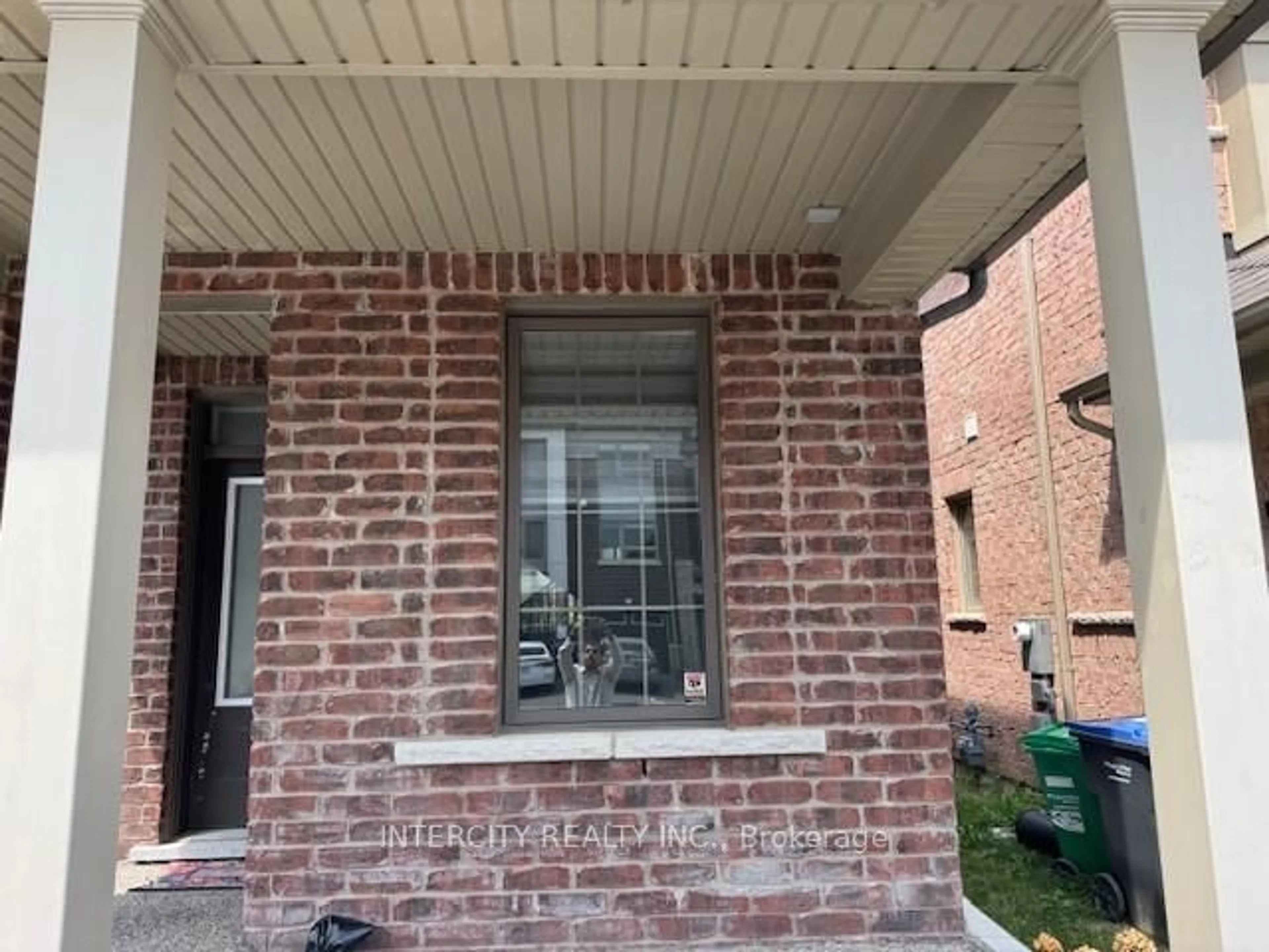 Home with brick exterior material, street for 39 Divers Rd, Brampton Ontario L7A 5C8