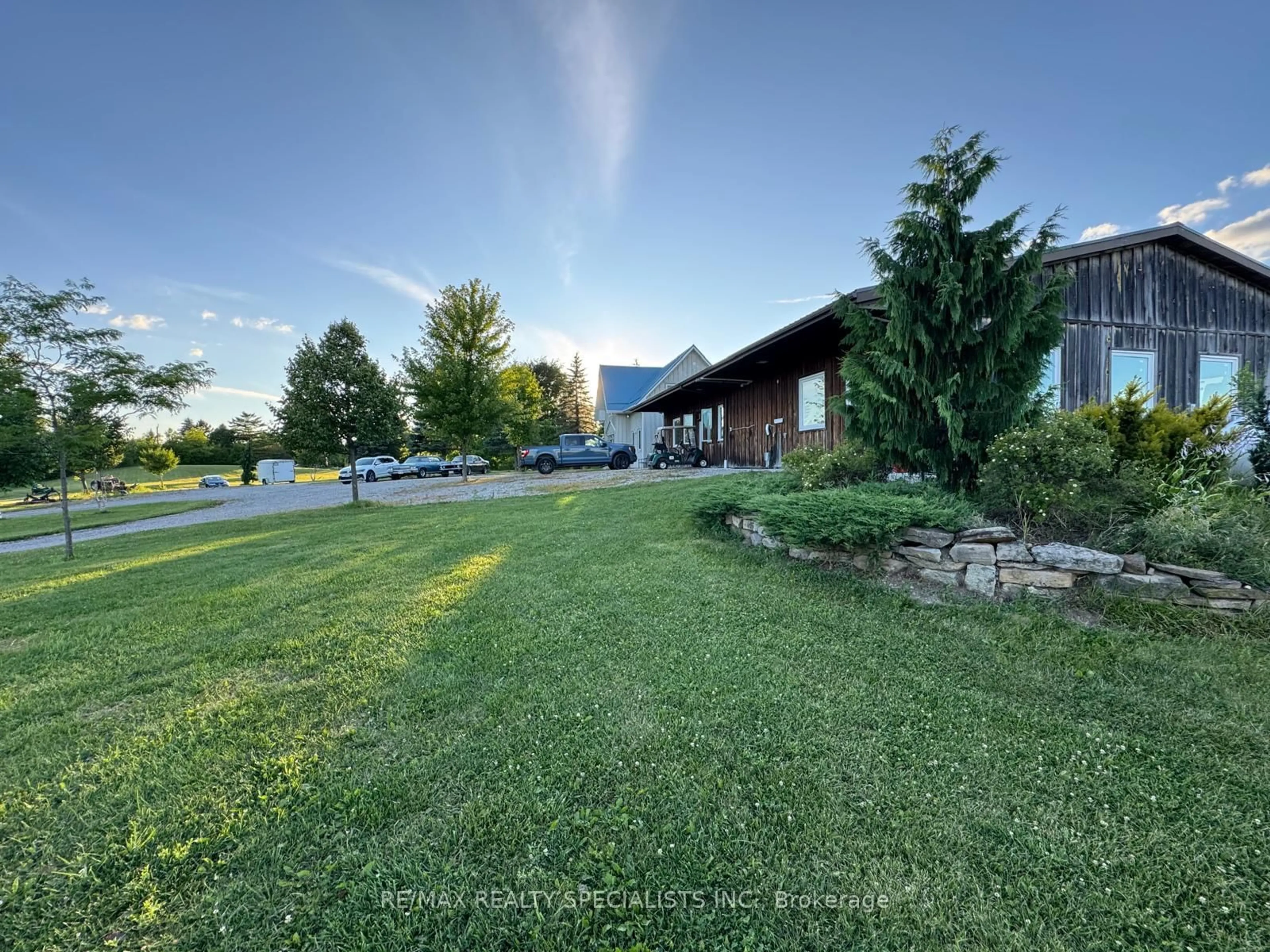 A pic from outside/outdoor area/front of a property/back of a property/a pic from drone, mountain view for 12195 FOURTH LINE Nassagaweya Line, Milton Ontario N0B 2K0