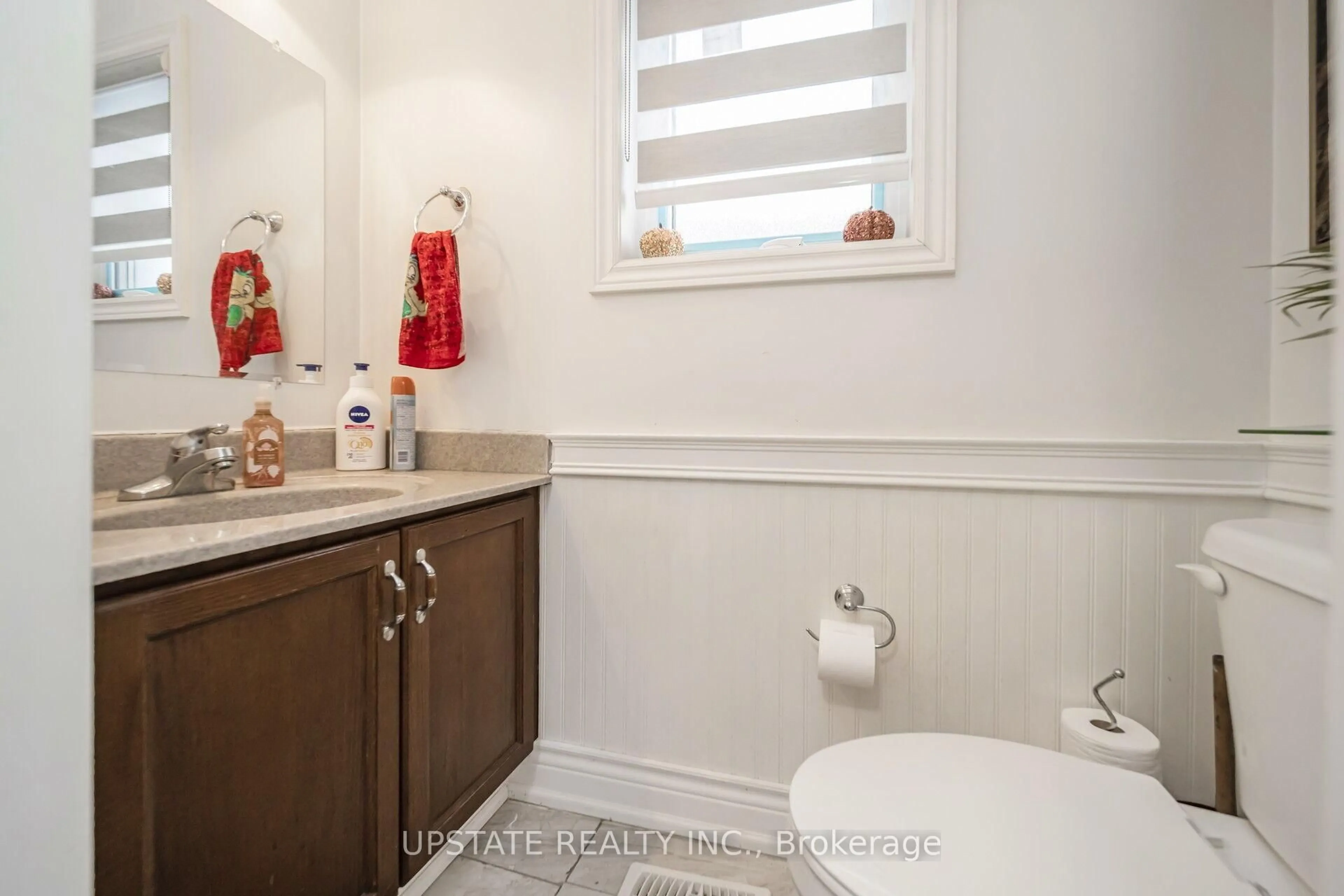 Standard bathroom, ceramic/tile floor for 12 Bramfield St, Brampton Ontario L7A 2W3