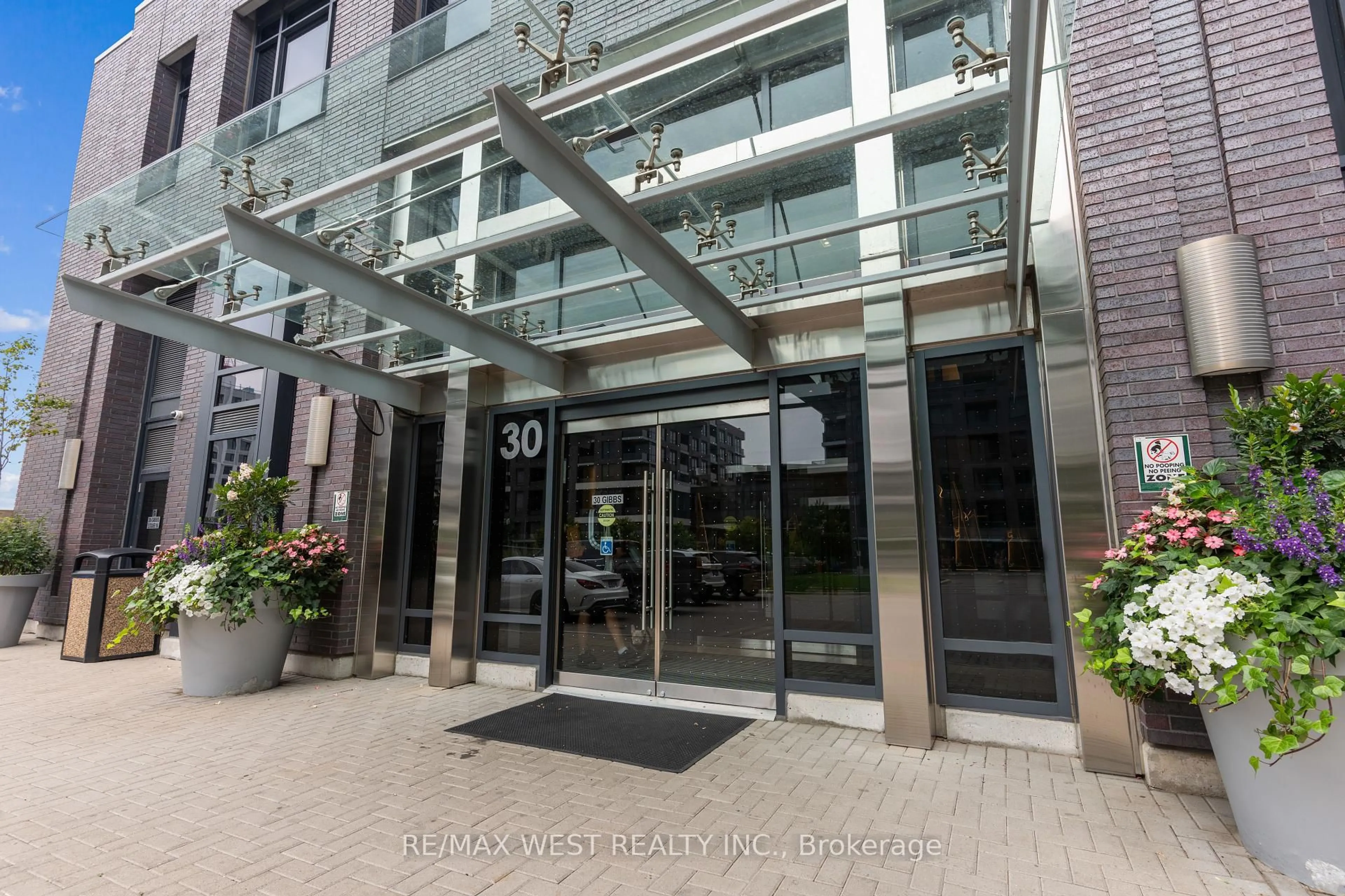 Indoor foyer for 30 Gibbs Rd #3310, Toronto Ontario M9B 0E4