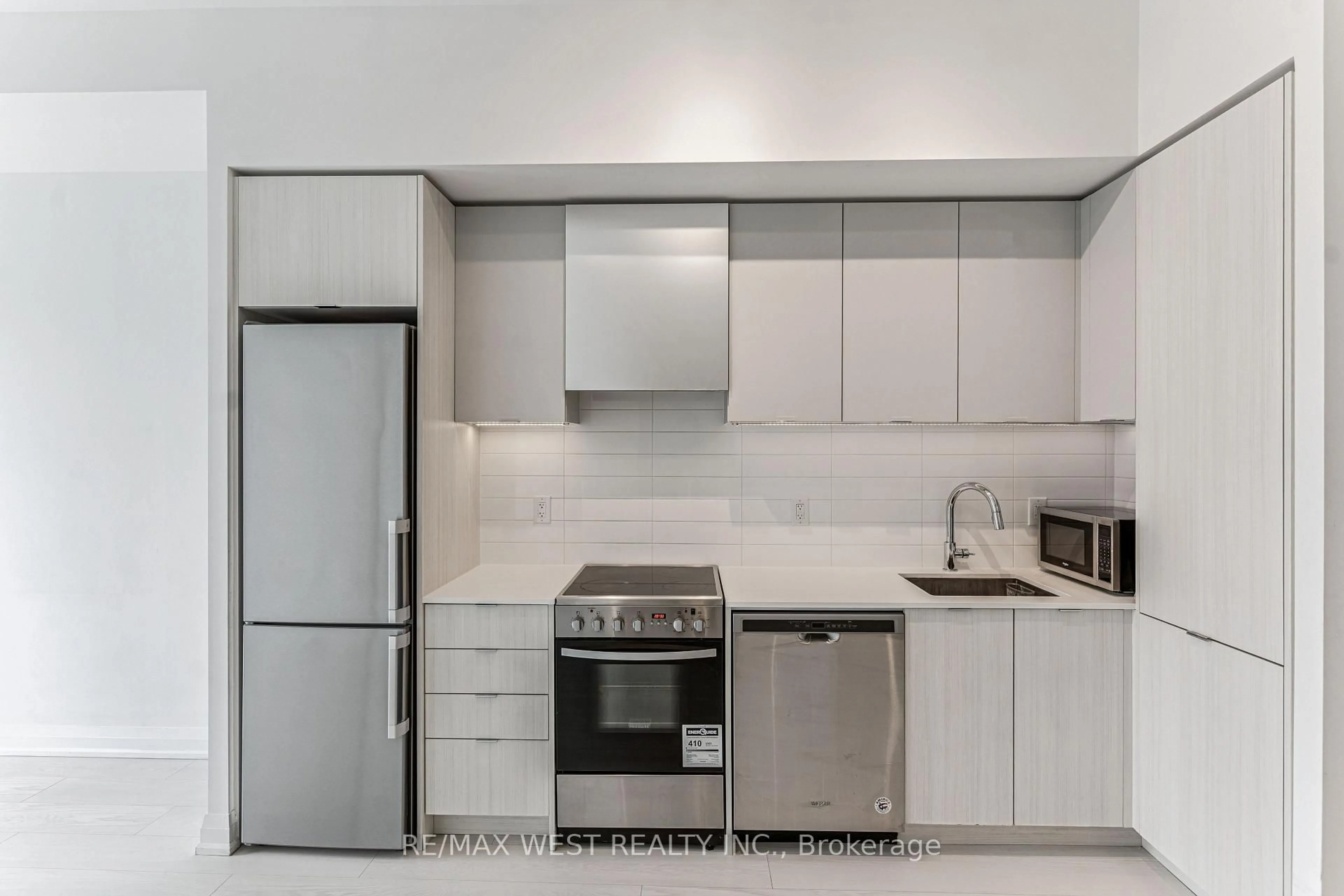 Standard kitchen, unknown for 30 Gibbs Rd #3310, Toronto Ontario M9B 0E4