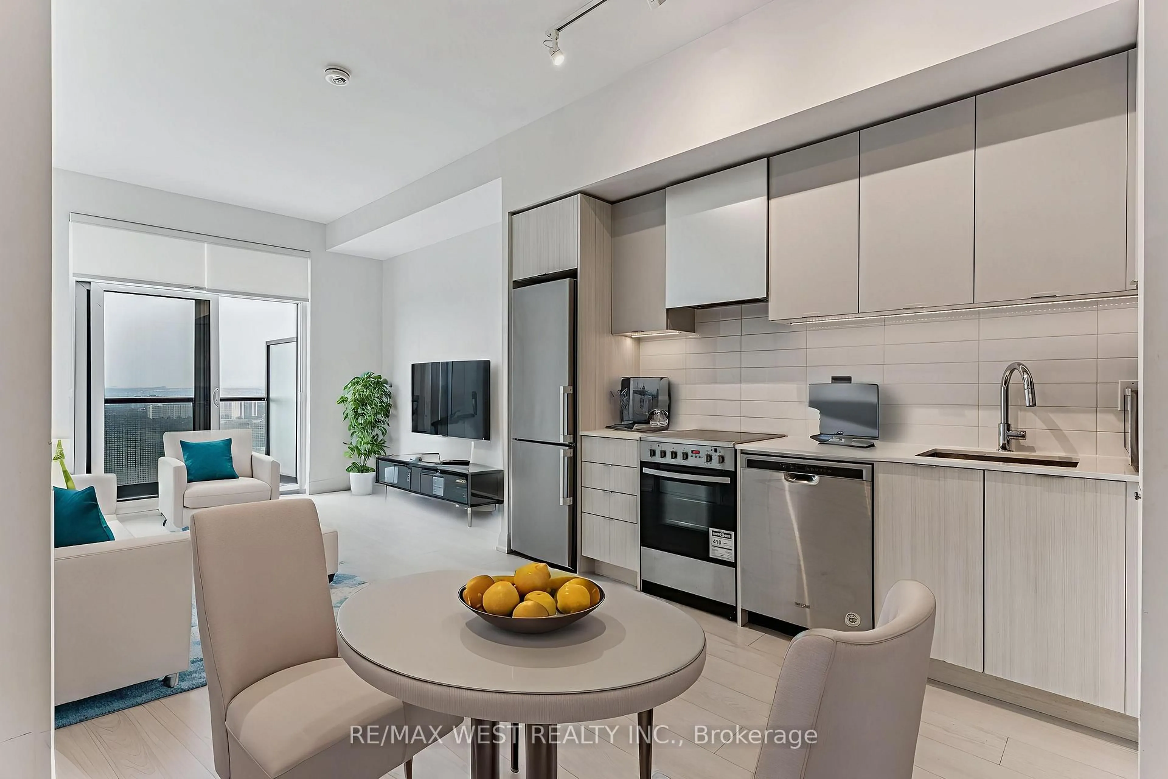 Open concept kitchen, unknown for 30 Gibbs Rd #3310, Toronto Ontario M9B 0E4