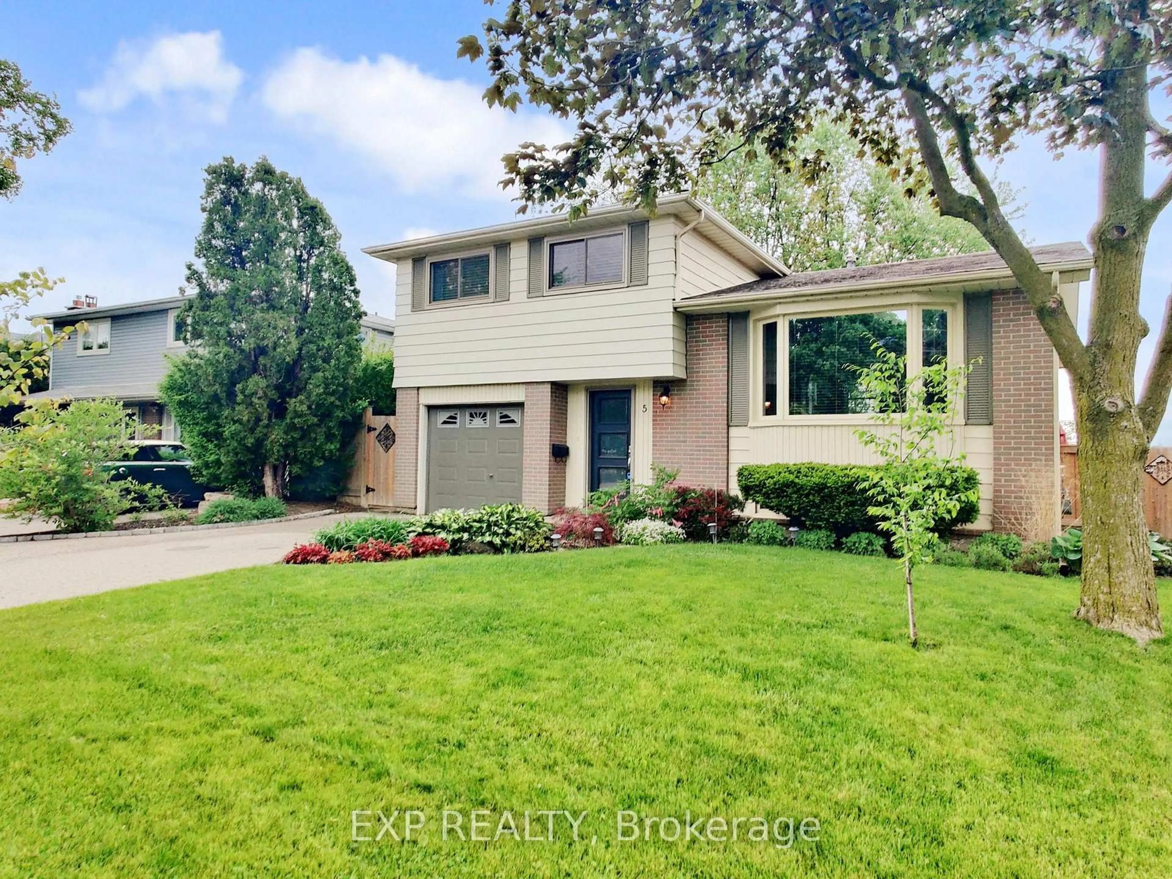 Home with vinyl exterior material, street for 5 Lockton Cres, Brampton Ontario L6W 1C2