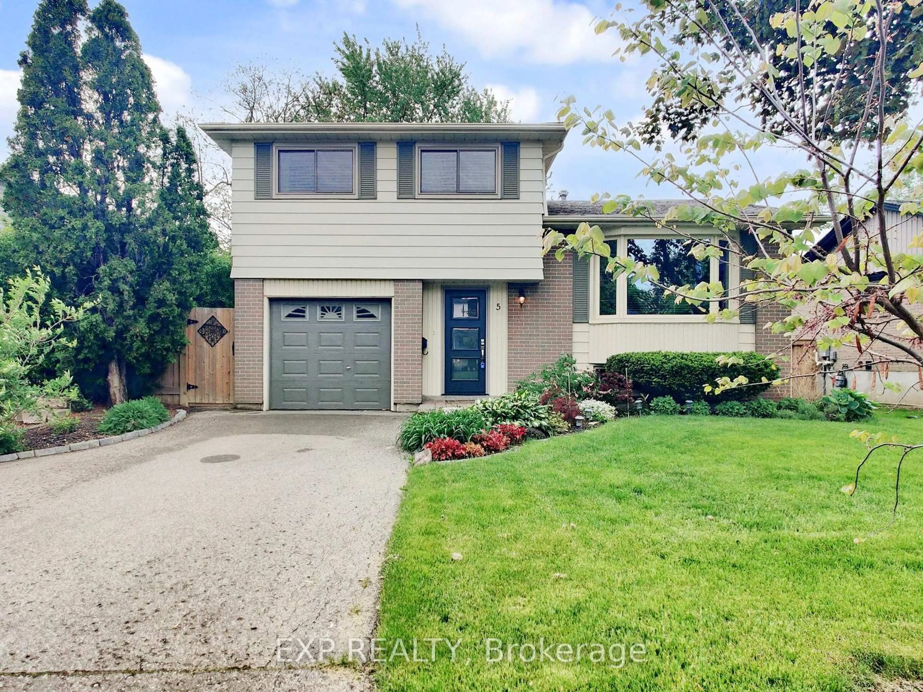 Home with vinyl exterior material, street for 5 Lockton Cres, Brampton Ontario L6W 1C2