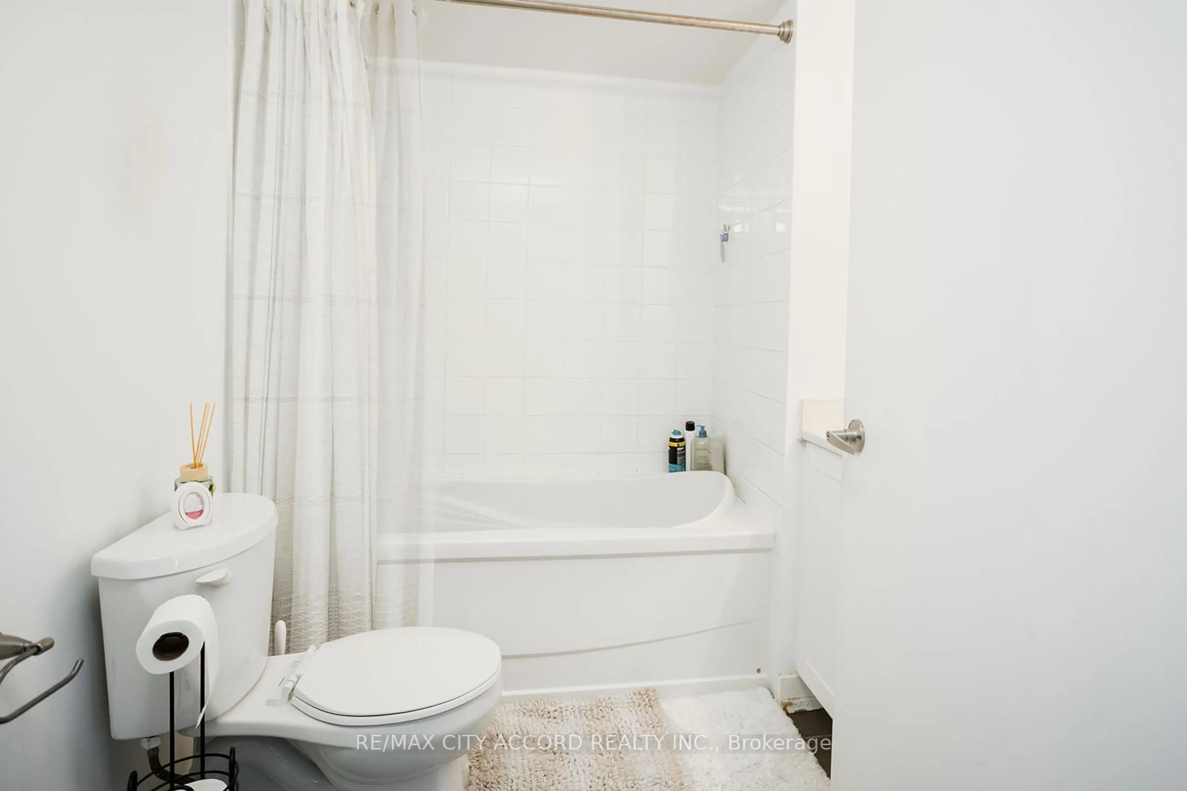 Standard bathroom, unknown for 816 Lansdowne Ave #720, Toronto Ontario M6H 4K6