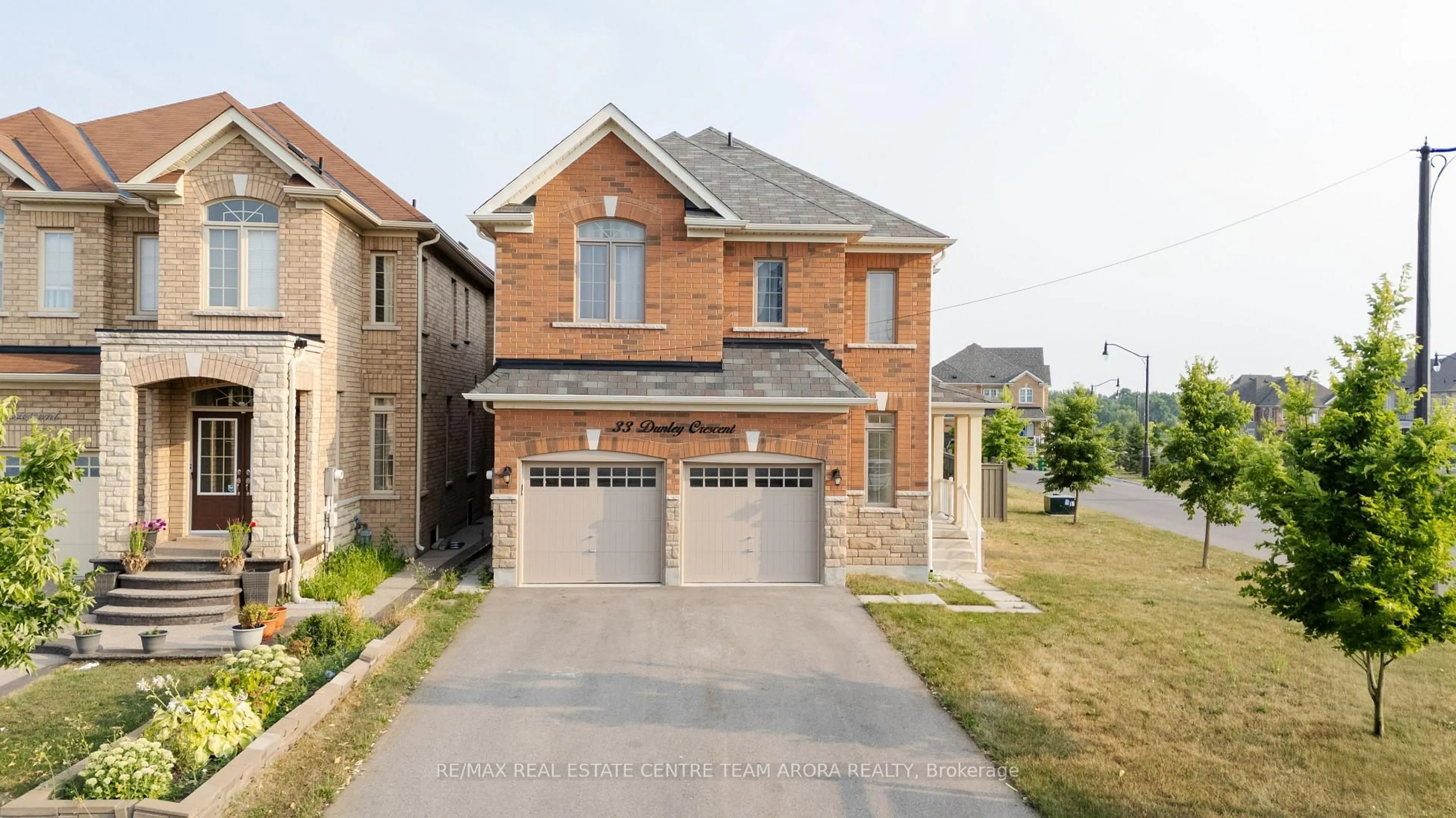 Home with brick exterior material, street for 33 Dunley Cres, Brampton Ontario L6X 5G8