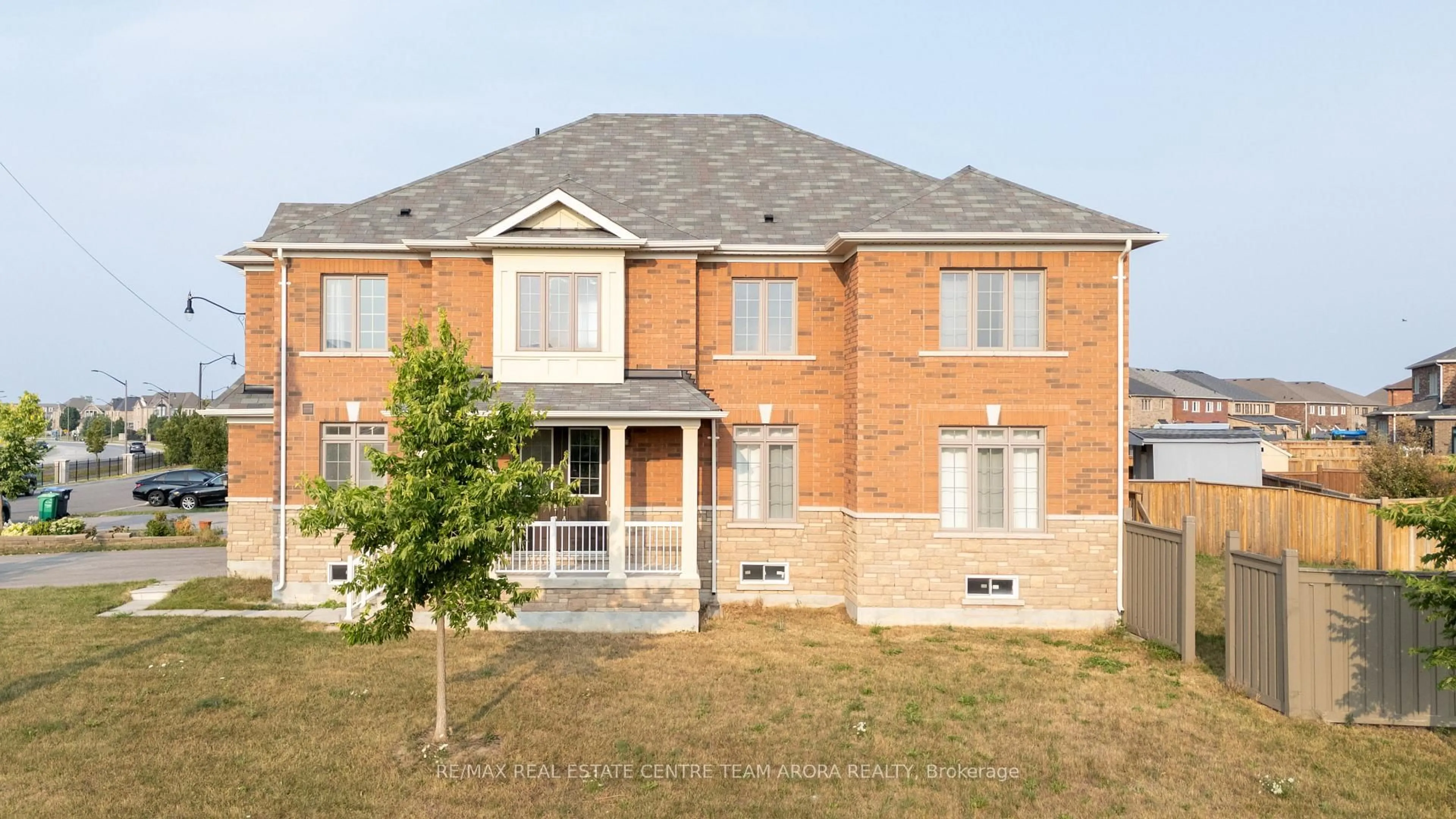 Home with brick exterior material, building for 33 Dunley Cres, Brampton Ontario L6X 5G8