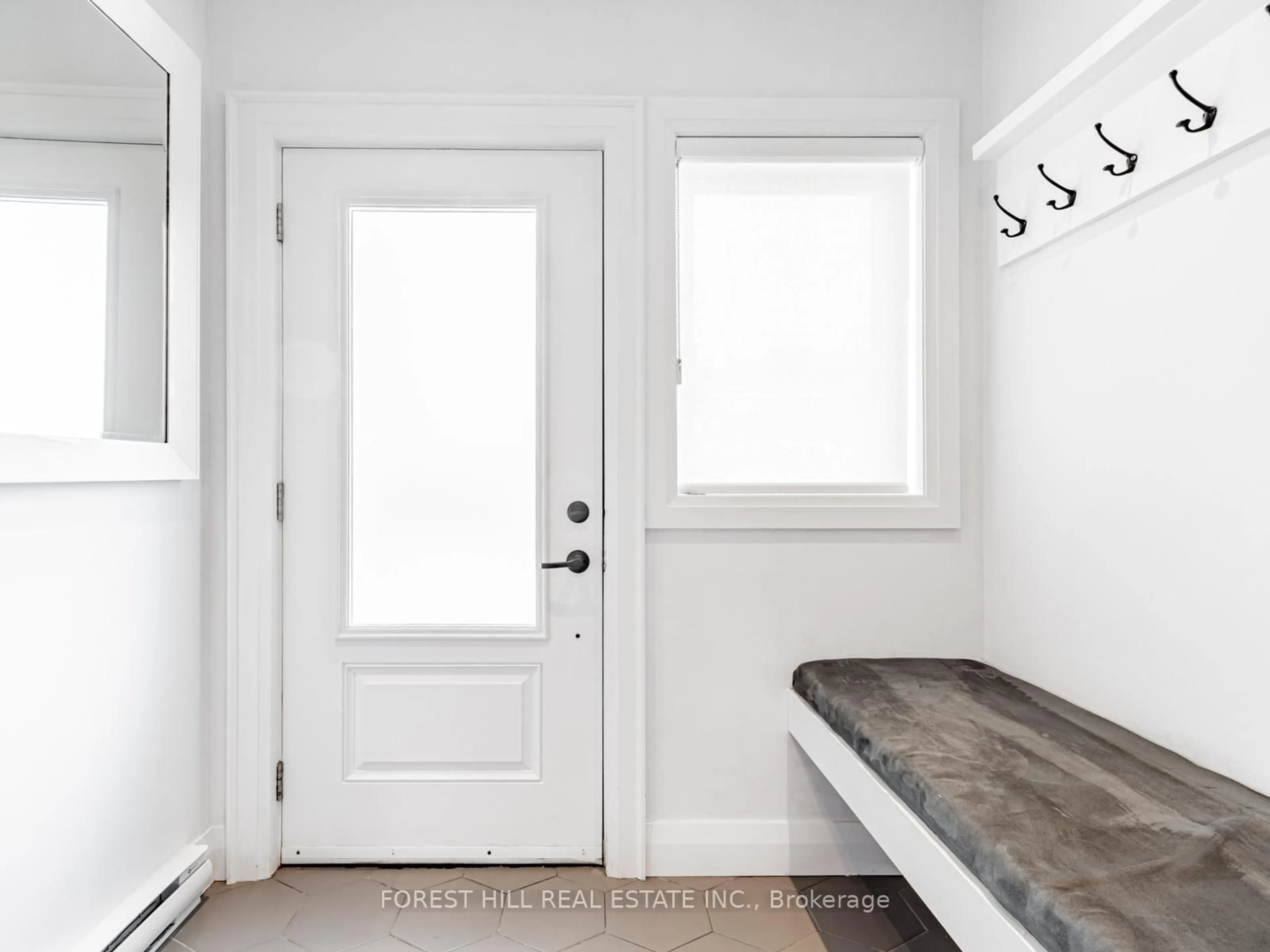 Indoor entryway for 123 Bowie Ave, Toronto Ontario M6E 2P8