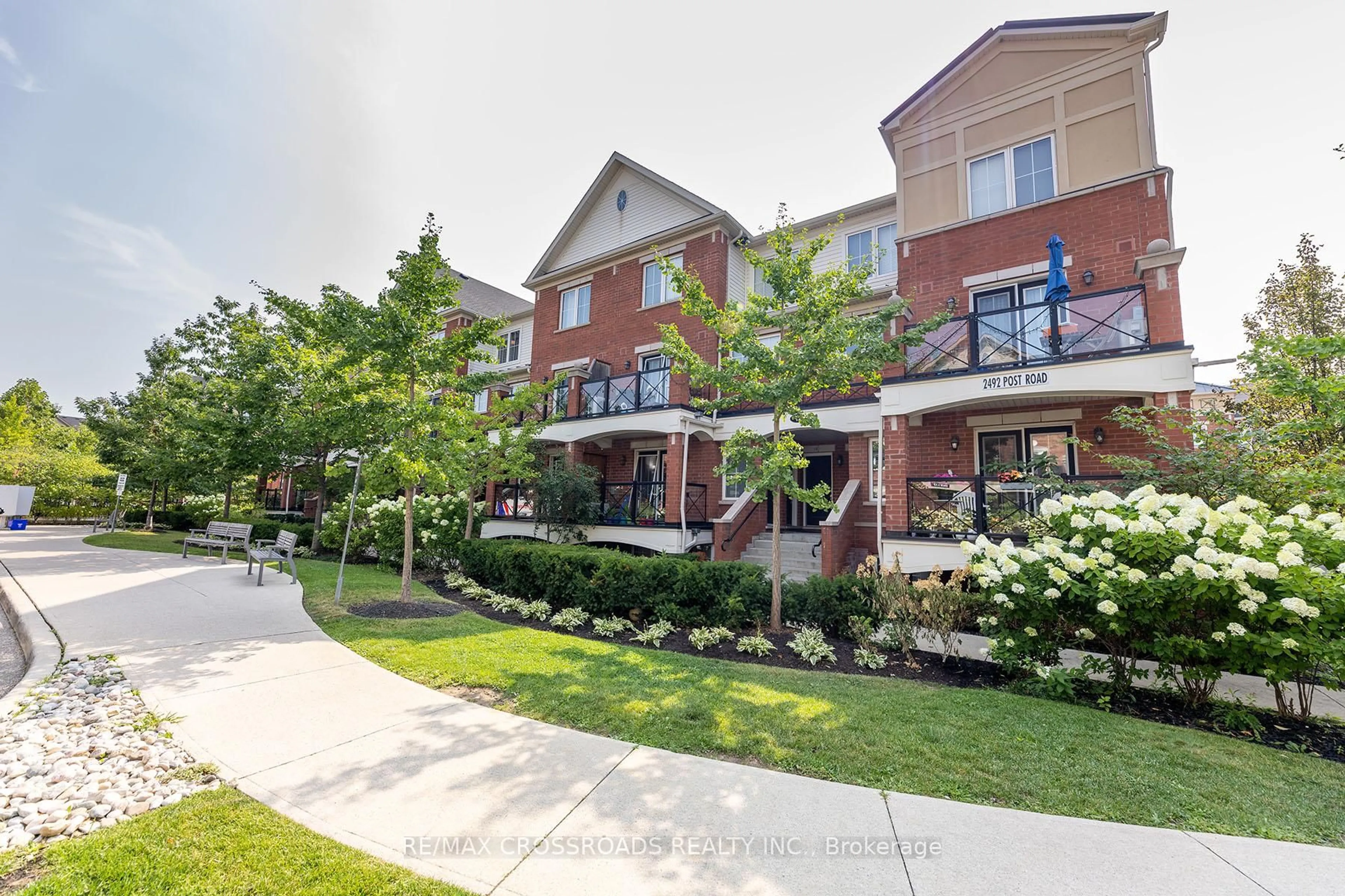 Patio, street for 2492 Post Rd #7, Oakville Ontario L6H 0J2