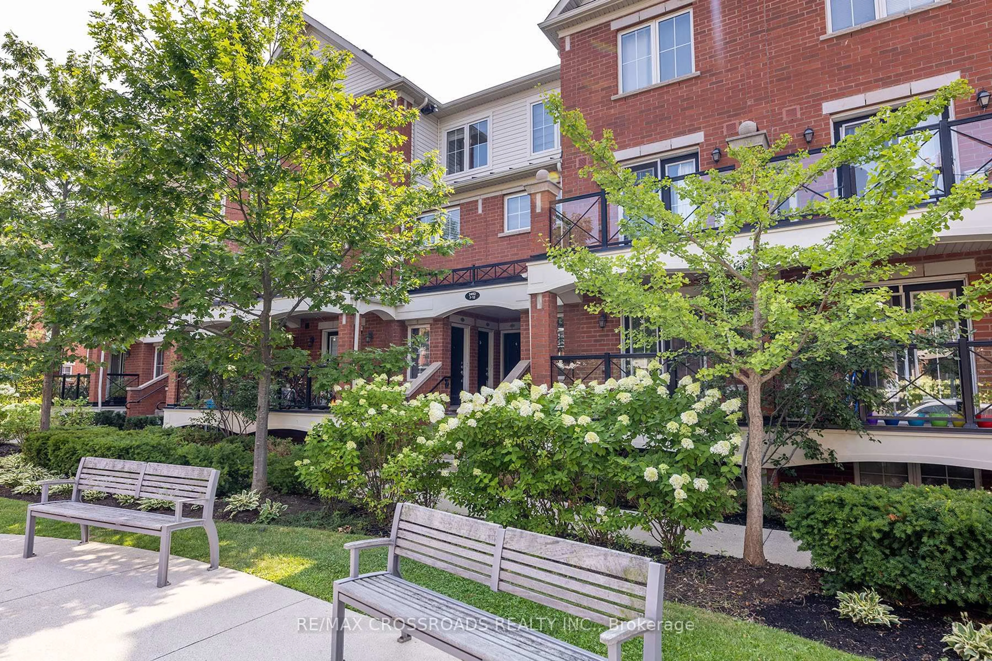 Patio, street for 2492 Post Rd #7, Oakville Ontario L6H 0J2