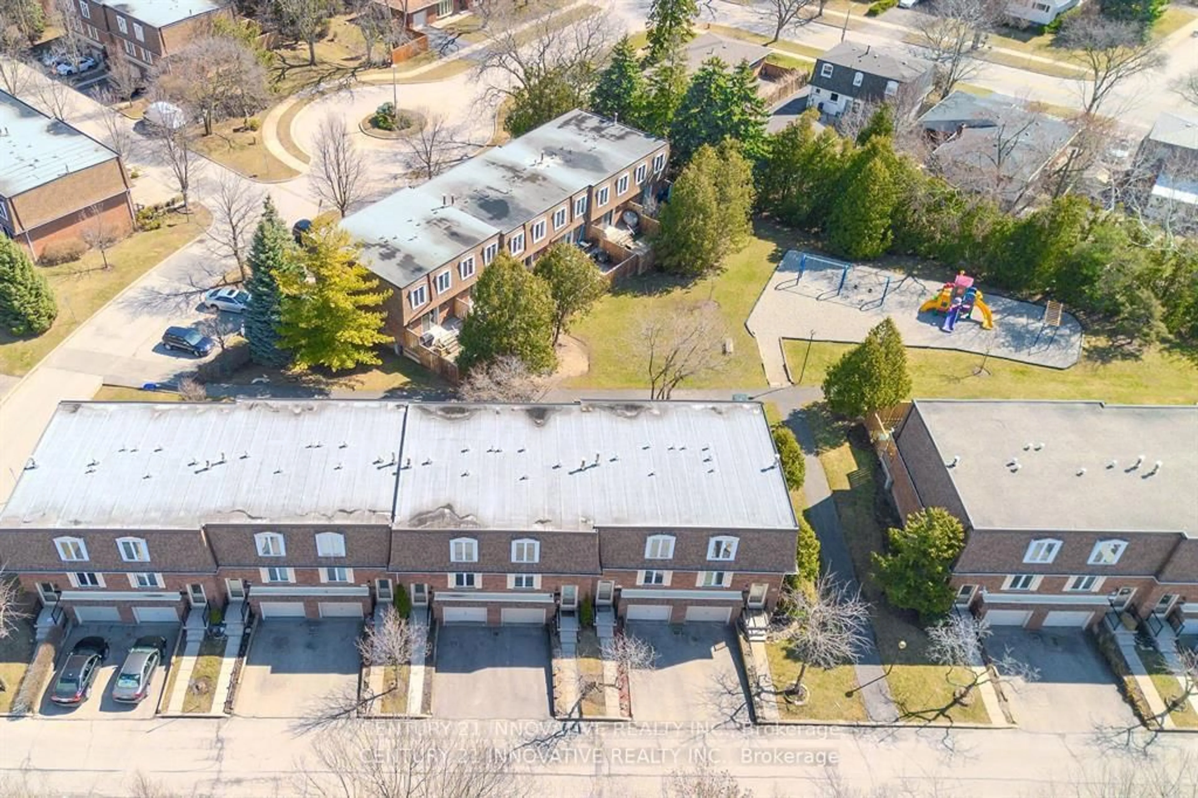 A pic from outside/outdoor area/front of a property/back of a property/a pic from drone, street for 1534 Westminster Pl, Burlington Ontario L7P 2B5