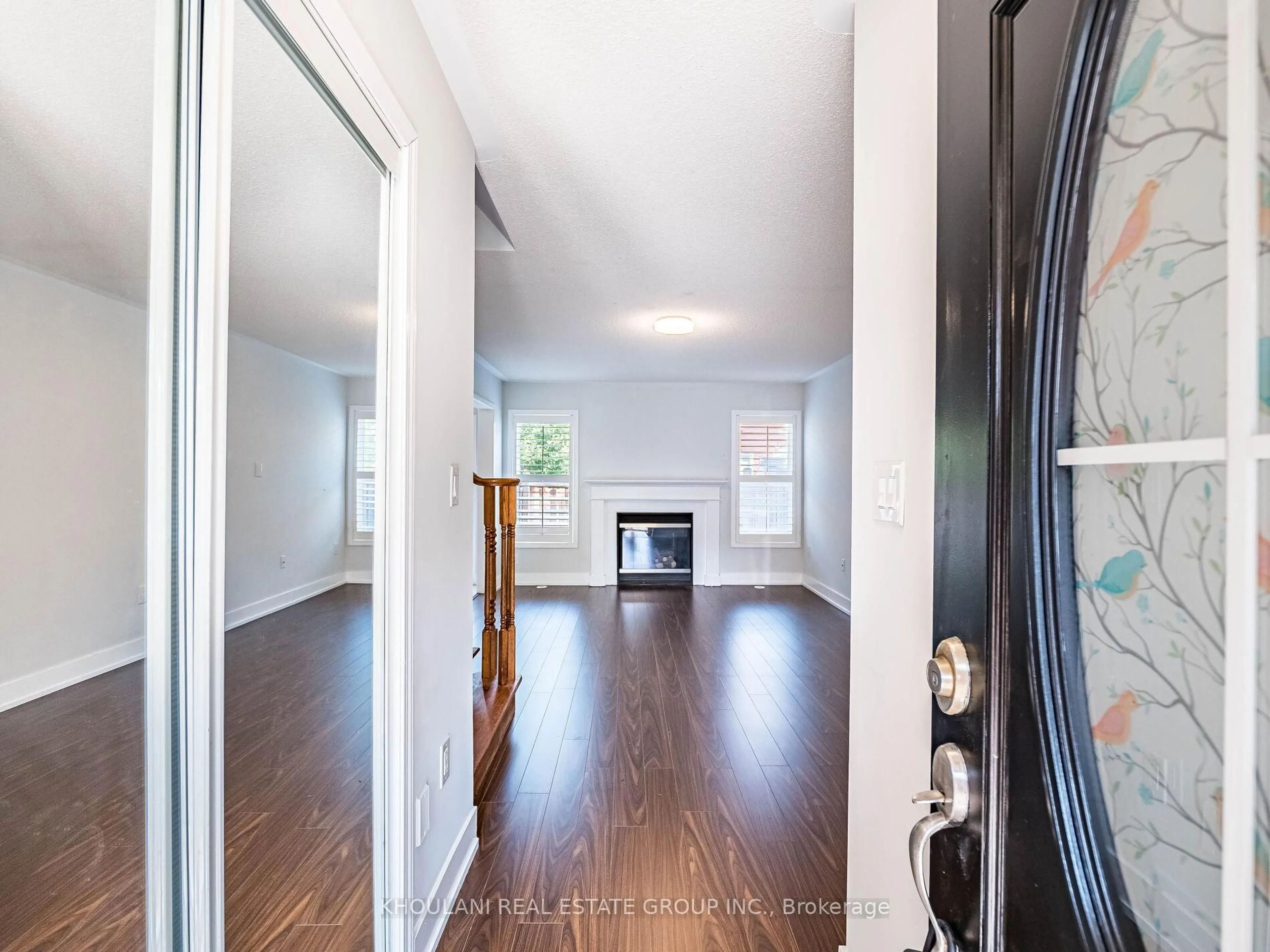Indoor entryway for 32 Van Fleet Terr, Milton Ontario L9T 0Y4