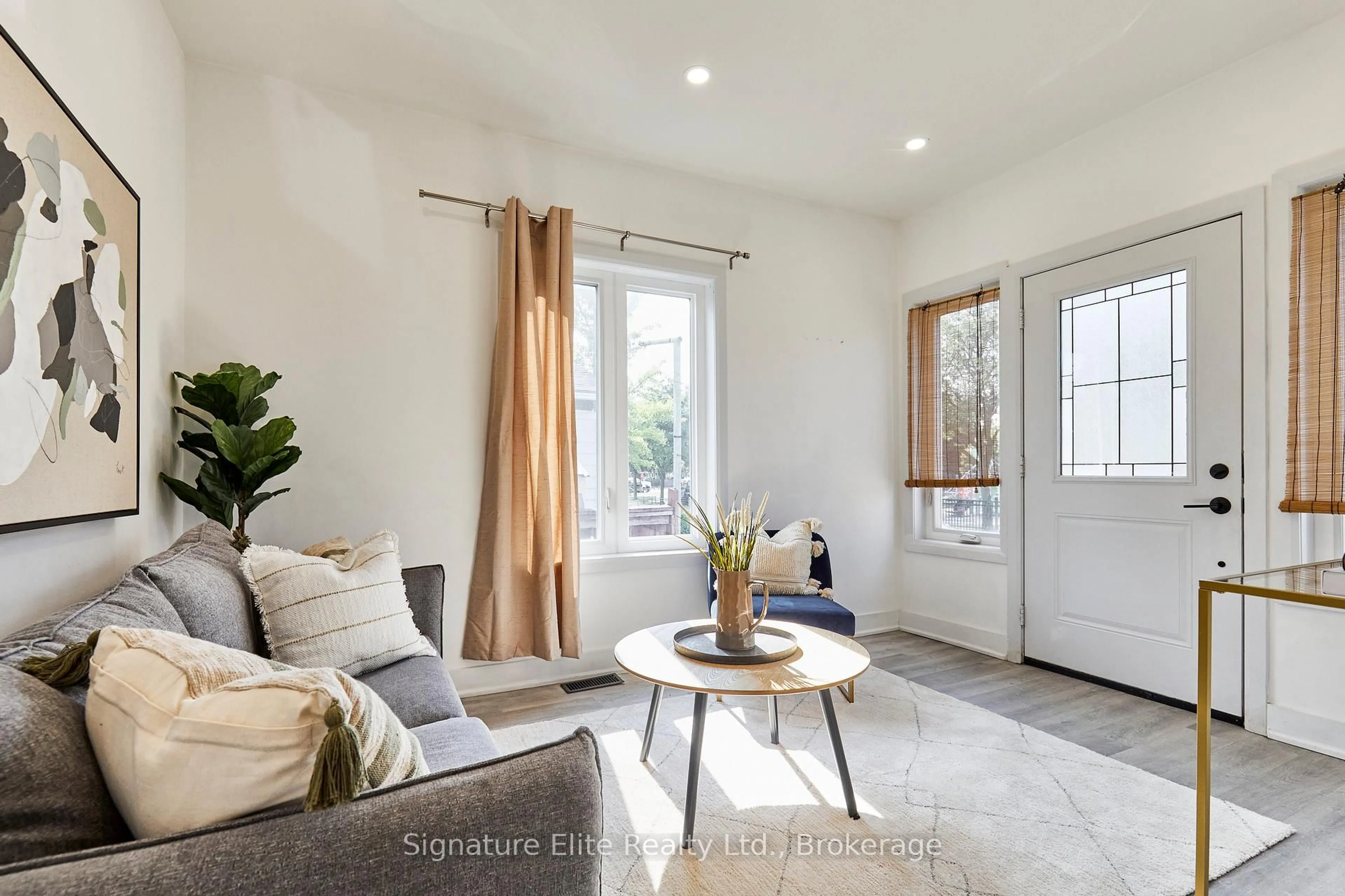 Living room with furniture, unknown for 154 Mulock Ave, Toronto Ontario M6N 3C6