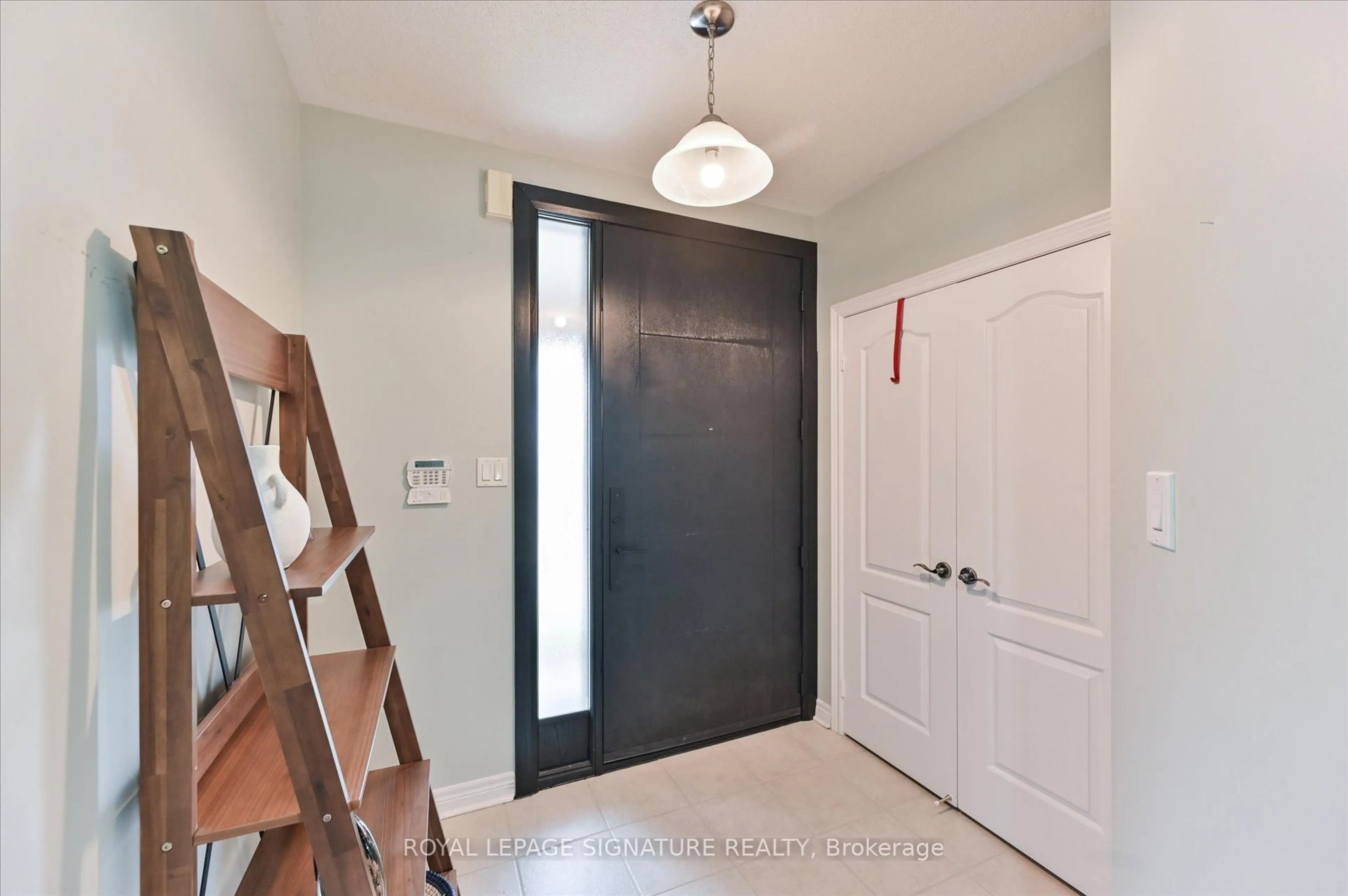 Indoor entryway for 5 Thornbush Blvd, Brampton Ontario L7A 3X9