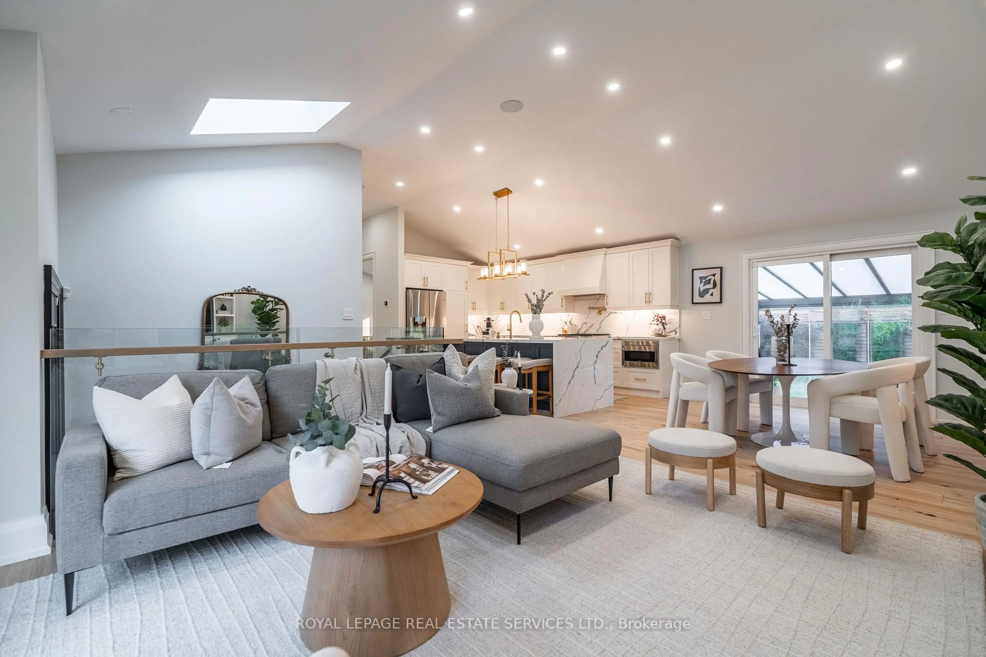 Open concept kitchen, unknown for 2503 Yarmouth Cres, Oakville Ontario L6L 2M9