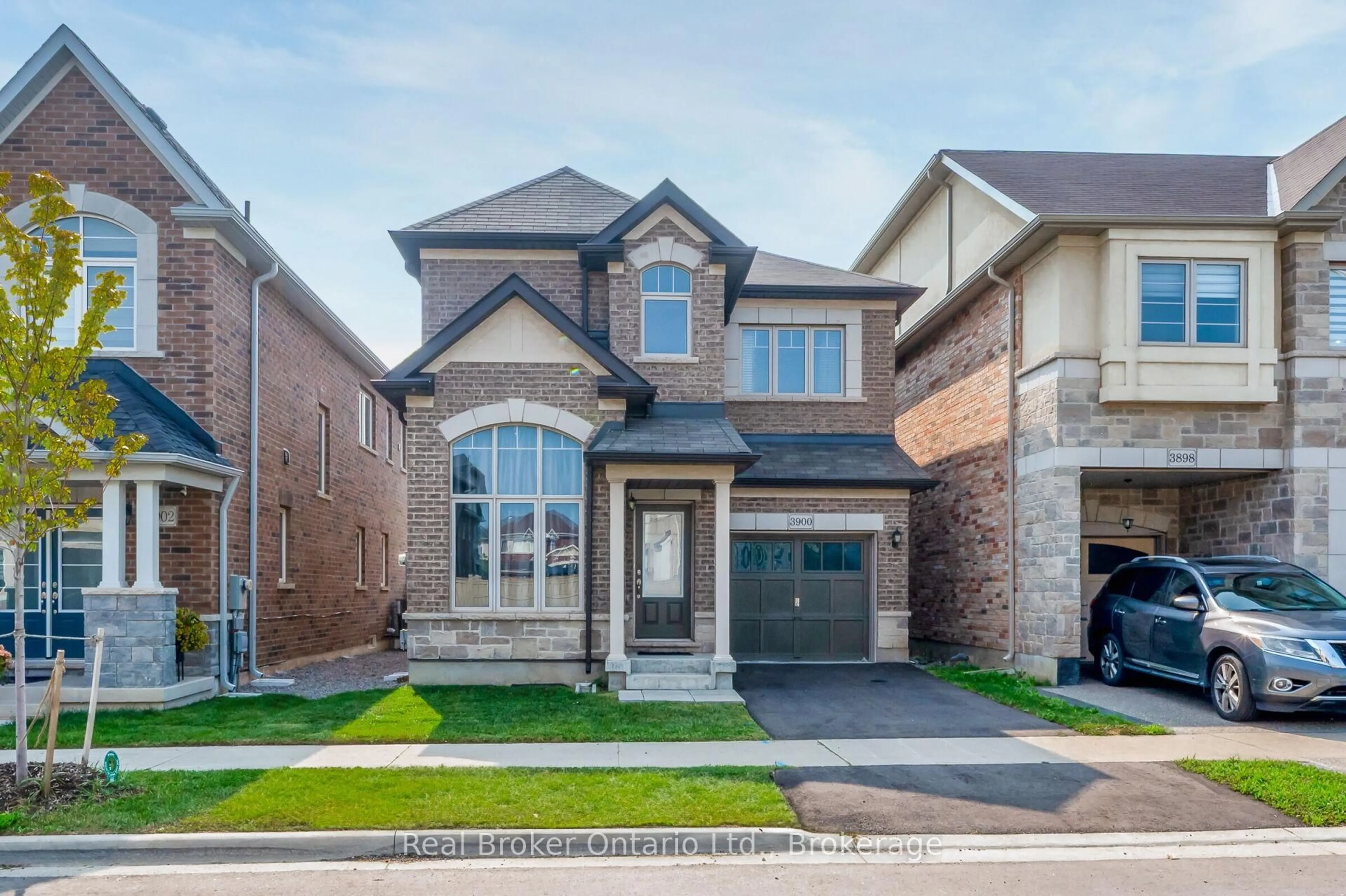 Home with brick exterior material, street for 3900 Koenig Rd, Burlington Ontario L7M 0Z9